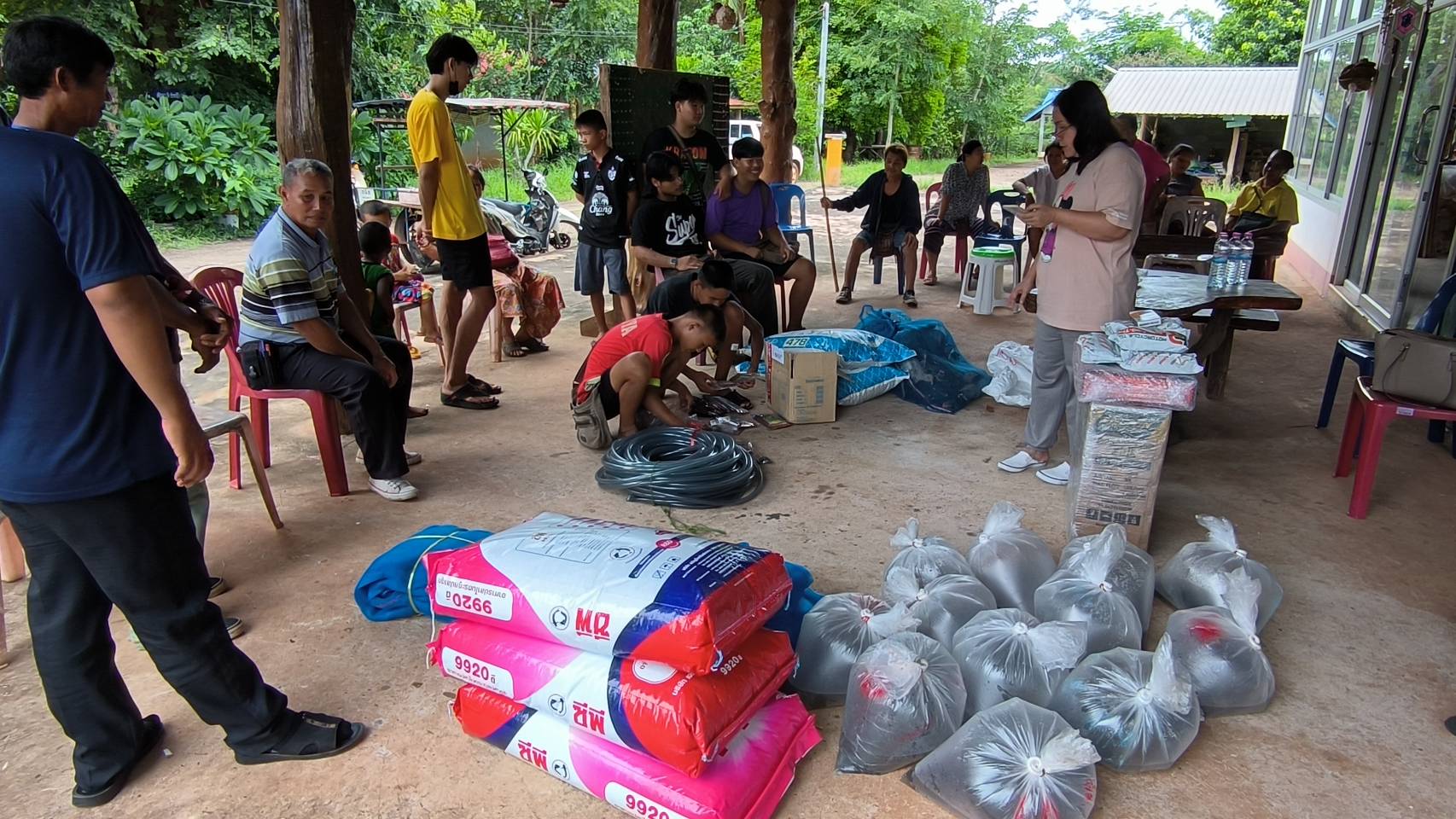 พช.หนองคาย มอบวัสดุฝึกอาชีพโครงการประชุมเครือข่ายกองทุนแม่ของแผ่นดินระดับจังหวัดหนุนเสริมสัมมาชีพแก่เยาวชนกลุ่มเสี่ยงหรือผู้ผ่านการบำบัด