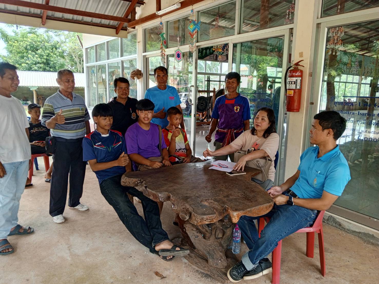 พช.หนองคาย มอบวัสดุฝึกอาชีพโครงการประชุมเครือข่ายกองทุนแม่ของแผ่นดินระดับจังหวัดหนุนเสริมสัมมาชีพแก่เยาวชนกลุ่มเสี่ยงหรือผู้ผ่านการบำบัด