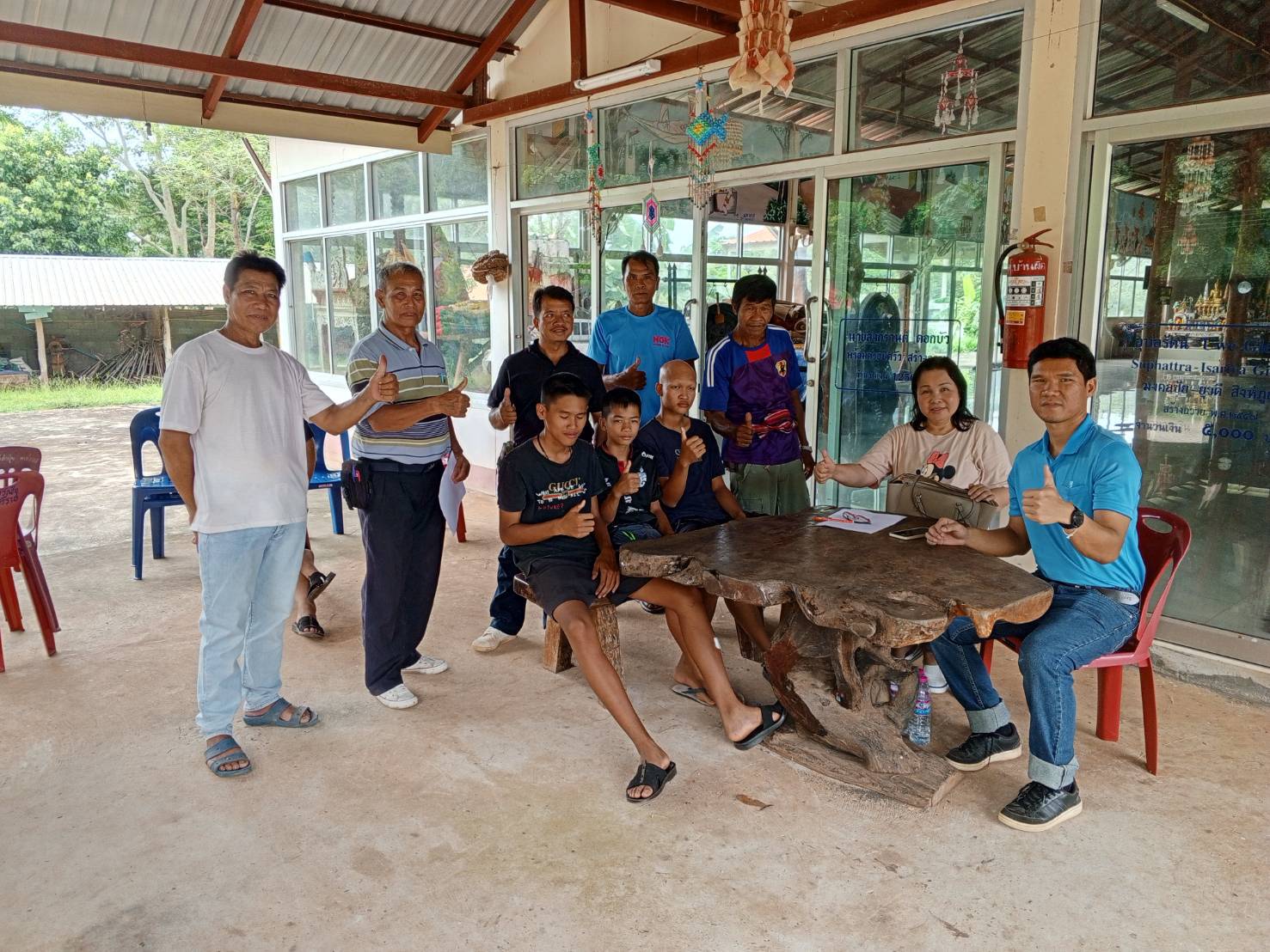 พช.หนองคาย มอบวัสดุฝึกอาชีพโครงการประชุมเครือข่ายกองทุนแม่ของแผ่นดินระดับจังหวัดหนุนเสริมสัมมาชีพแก่เยาวชนกลุ่มเสี่ยงหรือผู้ผ่านการบำบัด