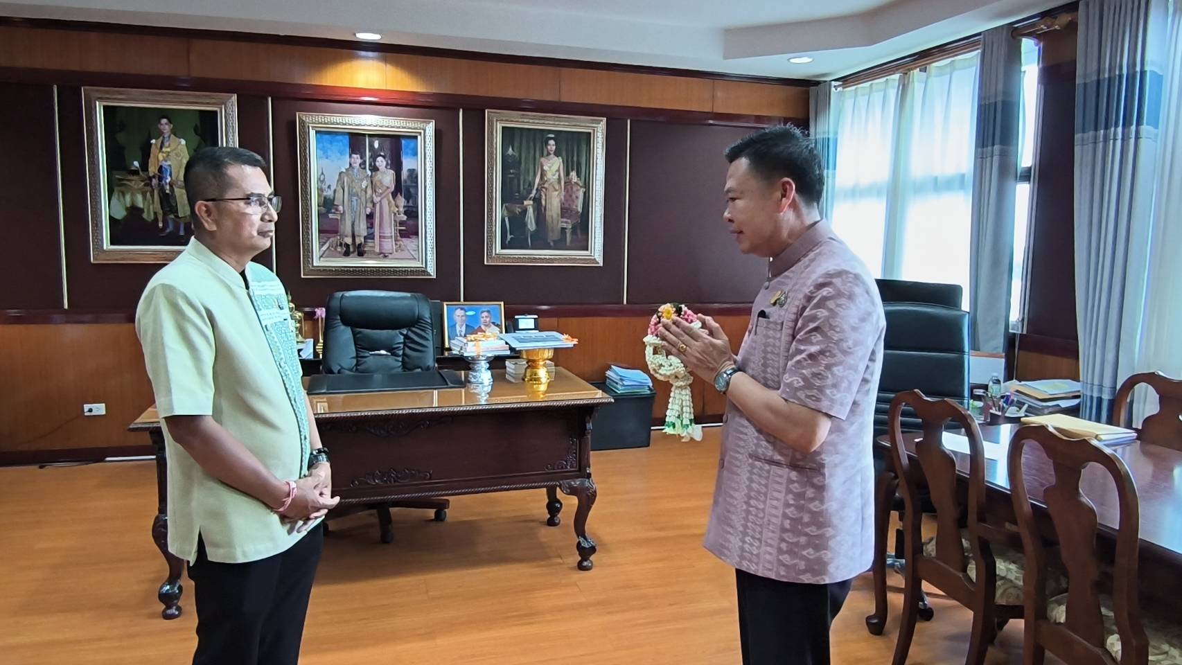 พัฒนาการจังหวัดหนองคาย สักการะสิ่งศักดิ์สิทธิ์ จ.หนองคาย และไหว้ลาผู้ว่าฯ รองผู้ว่าฯ ก่อนเข้าดำรงตำแหน่งเลขานุการกรมฯ