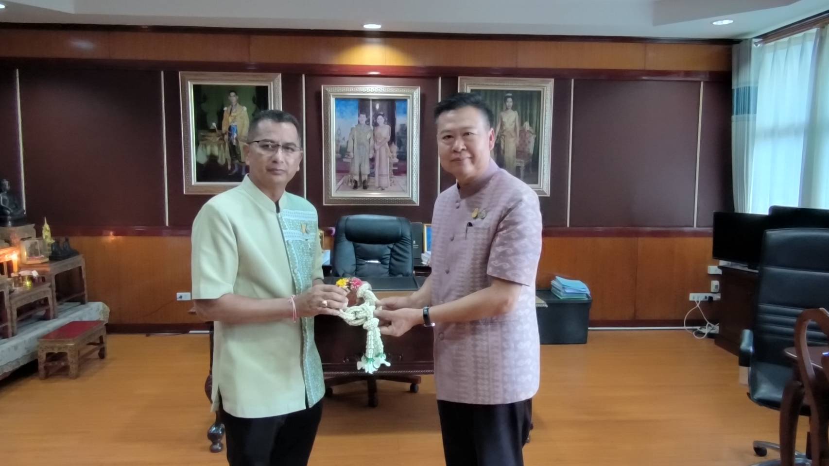 พัฒนาการจังหวัดหนองคาย สักการะสิ่งศักดิ์สิทธิ์ จ.หนองคาย และไหว้ลาผู้ว่าฯ รองผู้ว่าฯ ก่อนเข้าดำรงตำแหน่งเลขานุการกรมฯ