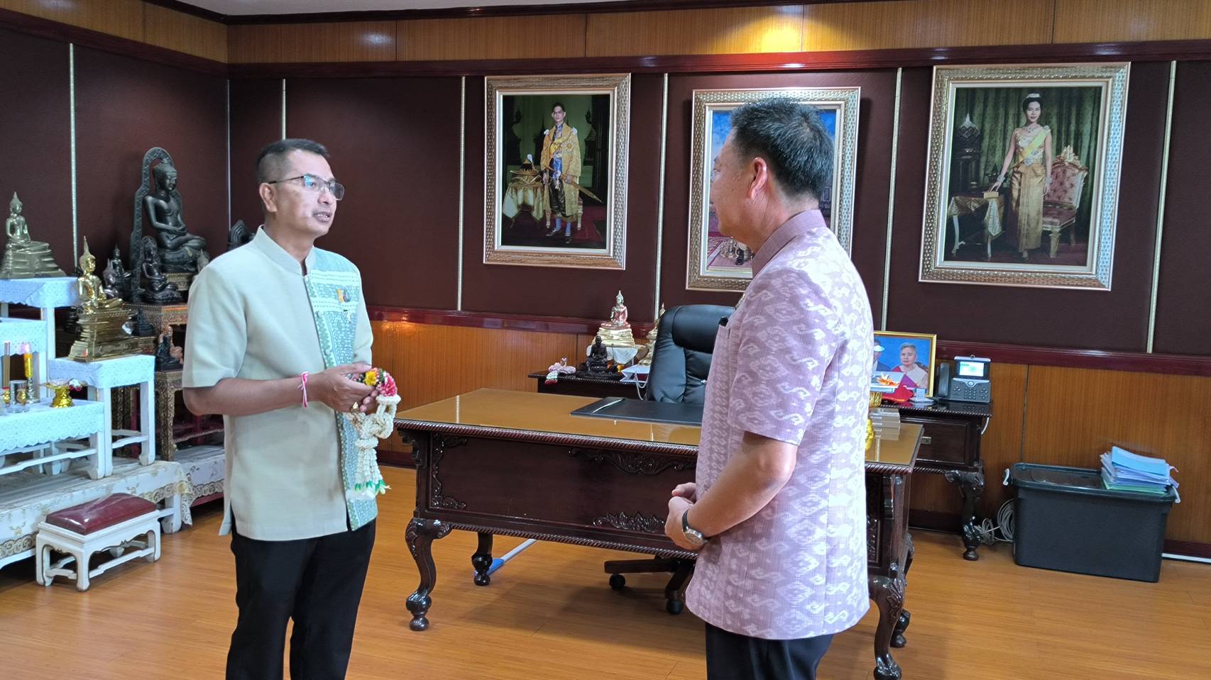 พัฒนาการจังหวัดหนองคาย สักการะสิ่งศักดิ์สิทธิ์ จ.หนองคาย และไหว้ลาผู้ว่าฯ รองผู้ว่าฯ ก่อนเข้าดำรงตำแหน่งเลขานุการกรมฯ