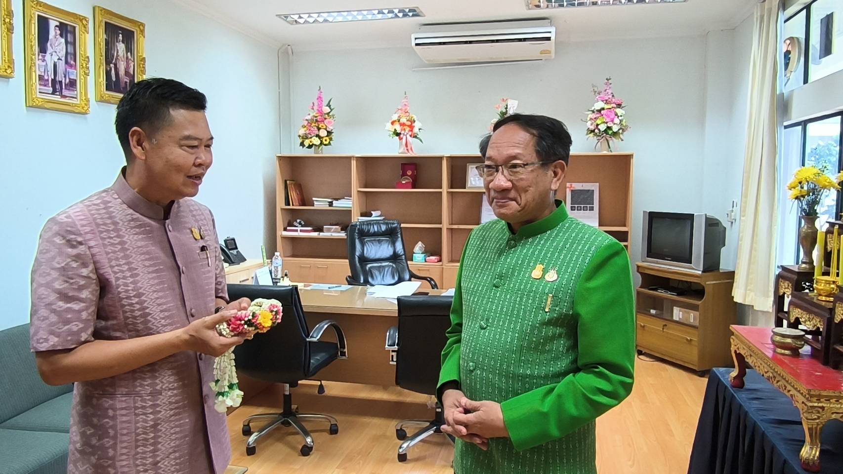 พัฒนาการจังหวัดหนองคาย สักการะสิ่งศักดิ์สิทธิ์ จ.หนองคาย และไหว้ลาผู้ว่าฯ รองผู้ว่าฯ ก่อนเข้าดำรงตำแหน่งเลขานุการกรมฯ