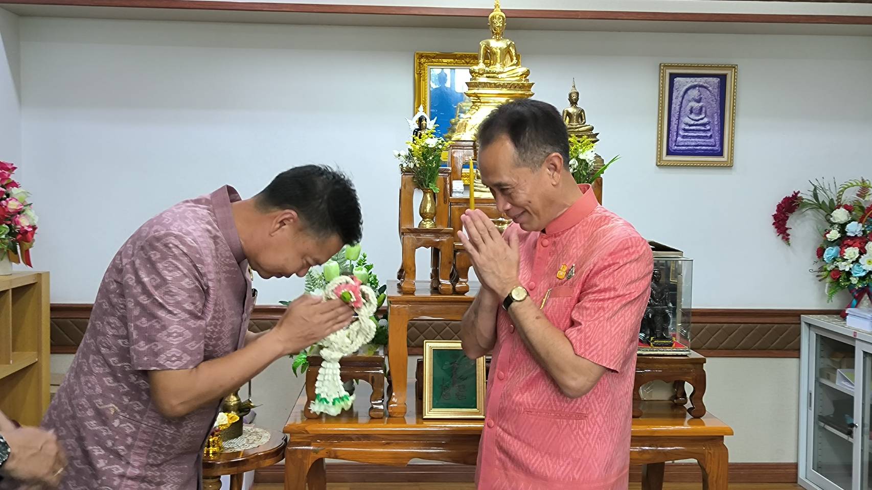 พัฒนาการจังหวัดหนองคาย สักการะสิ่งศักดิ์สิทธิ์ จ.หนองคาย และไหว้ลาผู้ว่าฯ รองผู้ว่าฯ ก่อนเข้าดำรงตำแหน่งเลขานุการกรมฯ