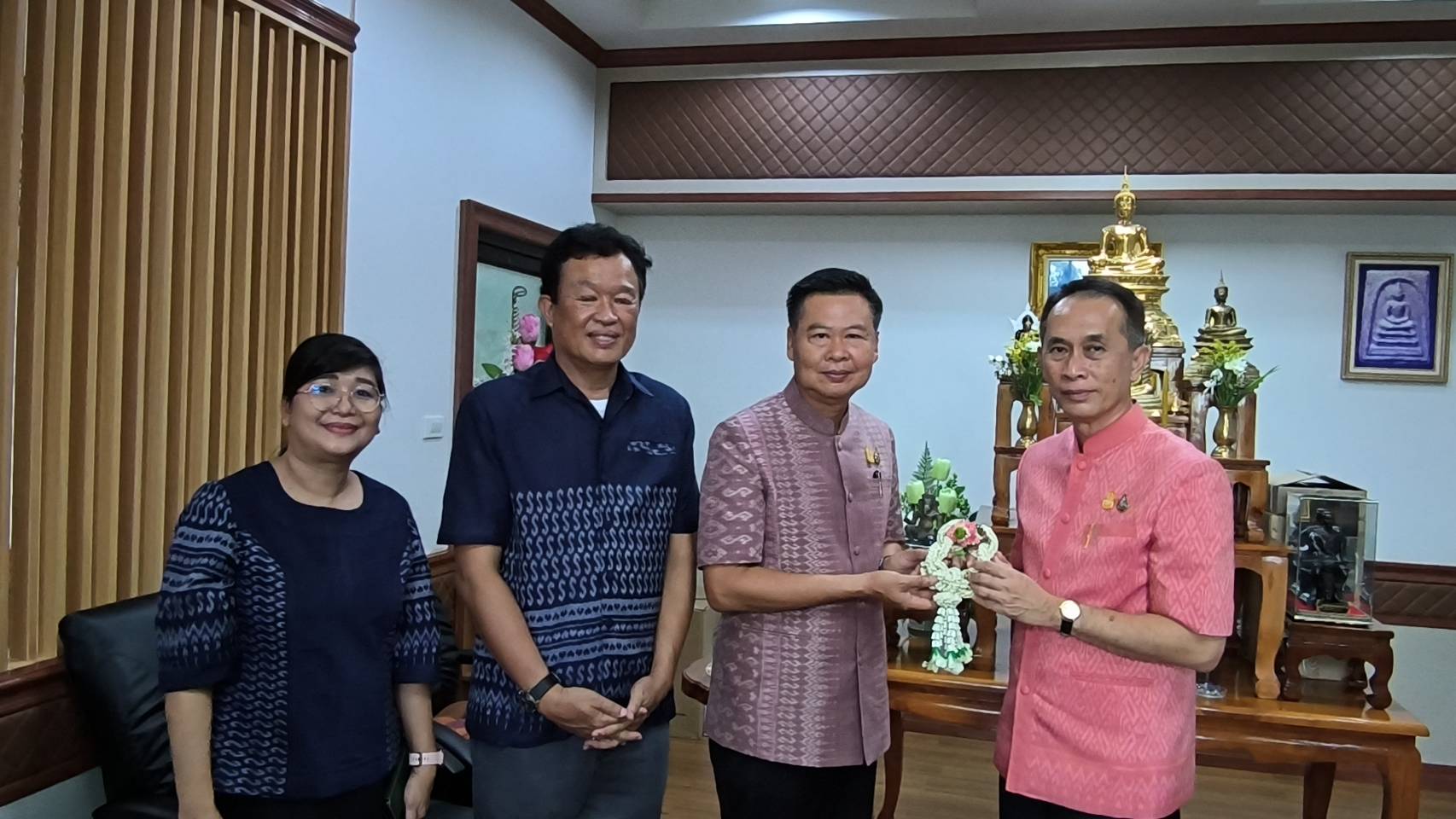 พัฒนาการจังหวัดหนองคาย สักการะสิ่งศักดิ์สิทธิ์ จ.หนองคาย และไหว้ลาผู้ว่าฯ รองผู้ว่าฯ ก่อนเข้าดำรงตำแหน่งเลขานุการกรมฯ