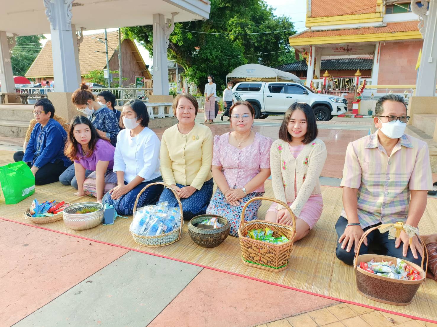 พช.หนองคาย ร่วมกิจกรรม “นุ่งผ้าไทย ใส่บาตรริมโขง” เนื่องในโอกาสฉลองพระชนมายุ 8 รอบ สมเด็จพระอริยวงศาคตญาณ สมเด็จพระสังฆราช สกลมหาสังฆปริณายก
