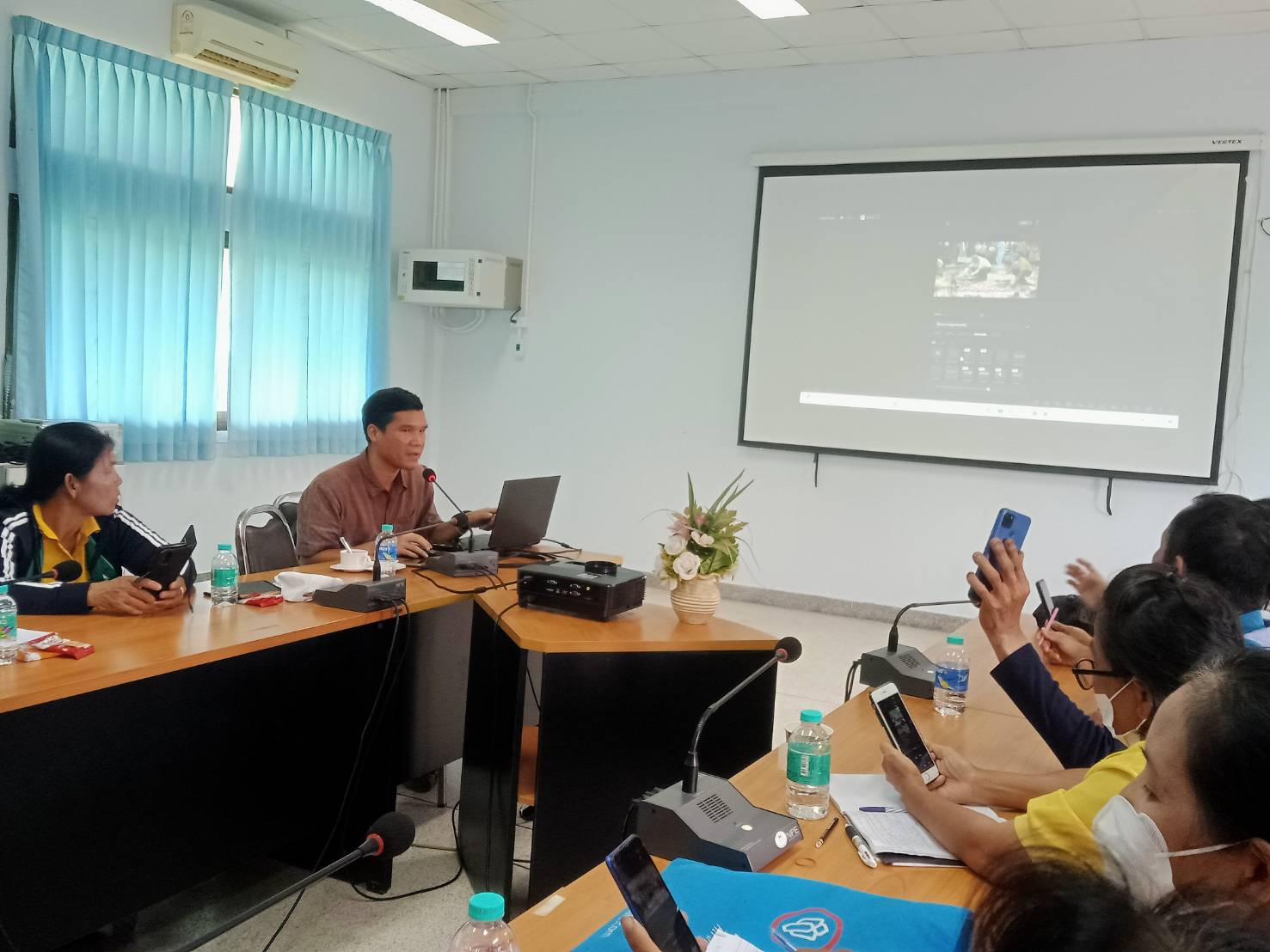 พช.หนองคาย ลงพื้นที่สนับสนุนทีมนักสื่อสารสังคม อ.โพธิ์ตาก เวทีจัดทำแผนและผลิตสื่อบทเรียนผลสำเร็จขจัดความยากจน