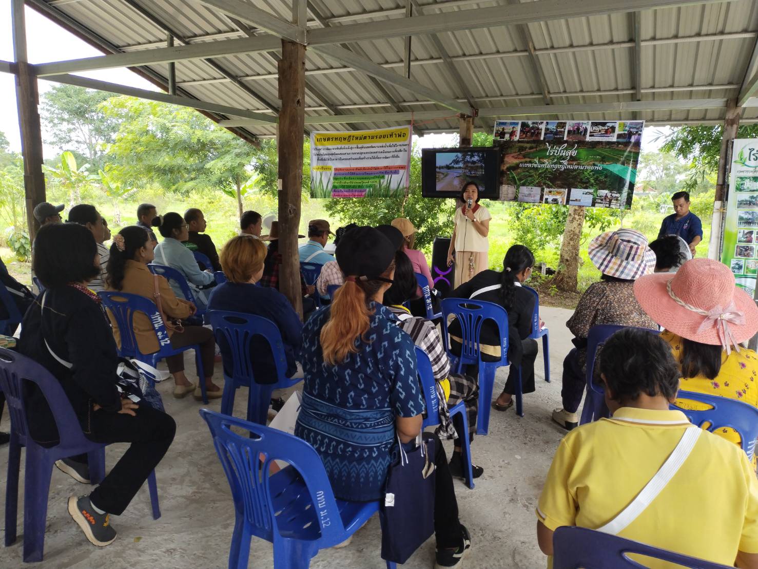 จังหวัดหนองคาย ดำเนินโครงการเสริมสร้างรายได้ด้วยเครือข่ายเกษตรปลอดภัย กิจกรรมศึกษาดูงานพื้นที่ต้นแบบการส่งเสริมและพัฒนาศักยภาพเครือข่ายเกษตรปลอดภัยระดับจังหวัด