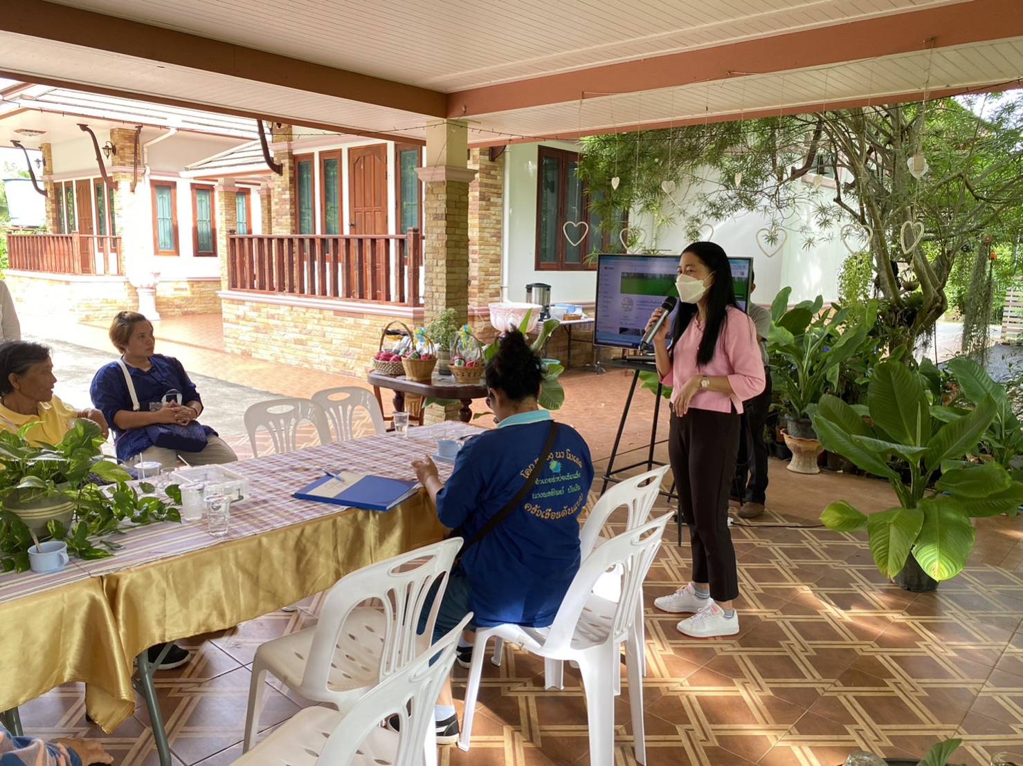 จังหวัดหนองคาย ดำเนินโครงการเสริมสร้างรายได้ด้วยเครือข่ายเกษตรปลอดภัย กิจกรรมศึกษาดูงานพื้นที่ต้นแบบการส่งเสริมและพัฒนาศักยภาพเครือข่ายเกษตรปลอดภัยระดับจังหวัด