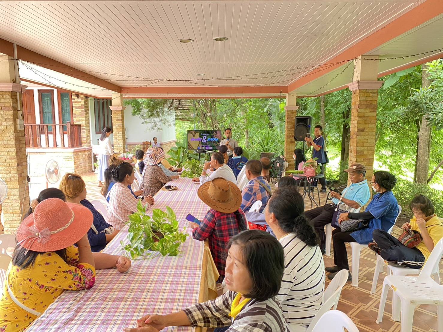 จังหวัดหนองคาย ดำเนินโครงการเสริมสร้างรายได้ด้วยเครือข่ายเกษตรปลอดภัย กิจกรรมศึกษาดูงานพื้นที่ต้นแบบการส่งเสริมและพัฒนาศักยภาพเครือข่ายเกษตรปลอดภัยระดับจังหวัด