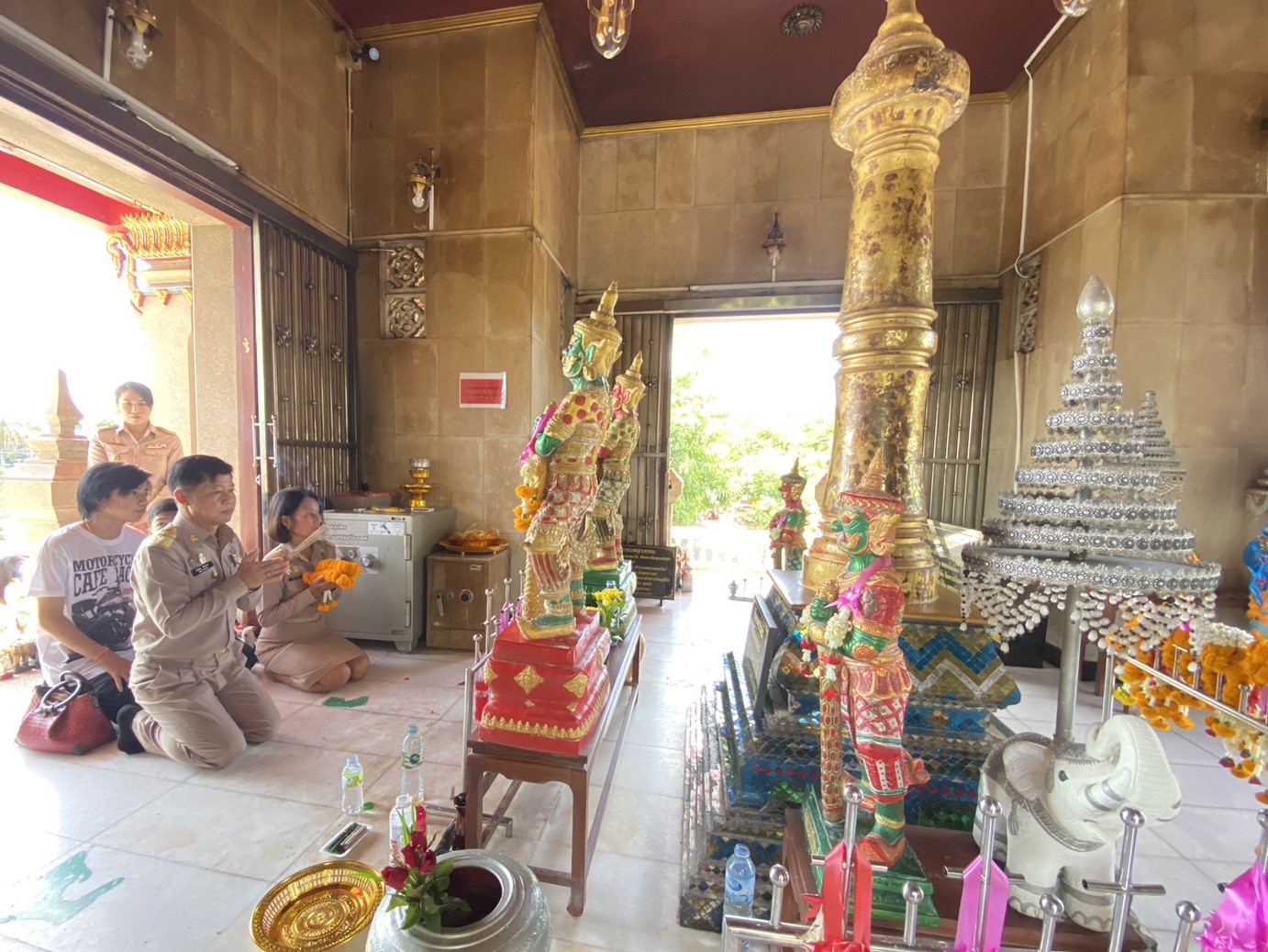 พจ.หนองคาย สักการะสิ่งศักดิ์สิทธิ์ เมืองหนองคาย และรายงานตัวกับรองผู้ว่าฯ เนื่องในโอกาสย้ายมาดำรงตำแหน่งฯ