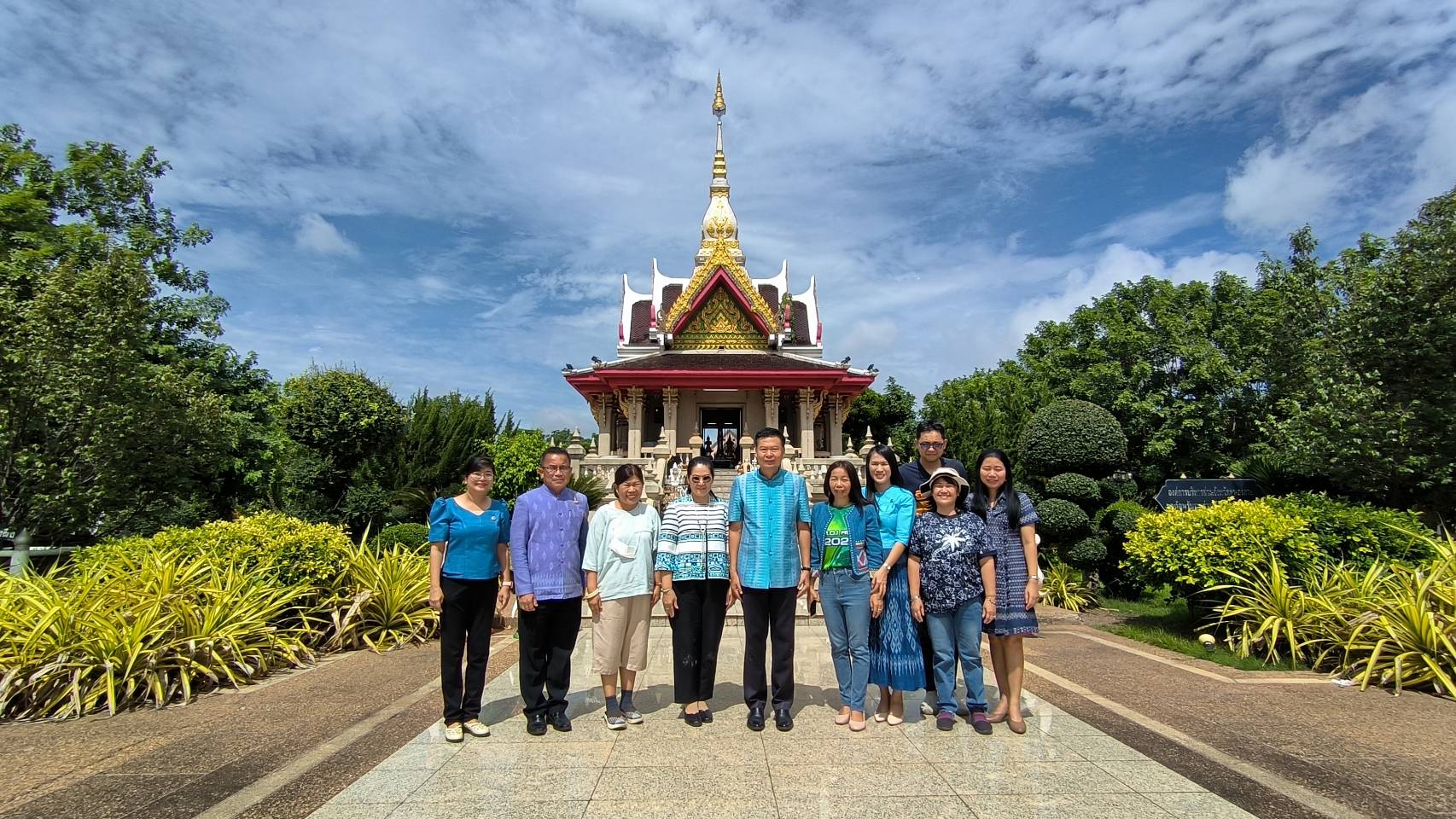 พัฒนาการจังหวัดหนองคาย สักการะสิ่งศักดิ์สิทธิ์ จ.หนองคาย และไหว้ลาผู้ว่าฯ รองผู้ว่าฯ ก่อนเข้าดำรงตำแหน่งเลขานุการกรมฯ