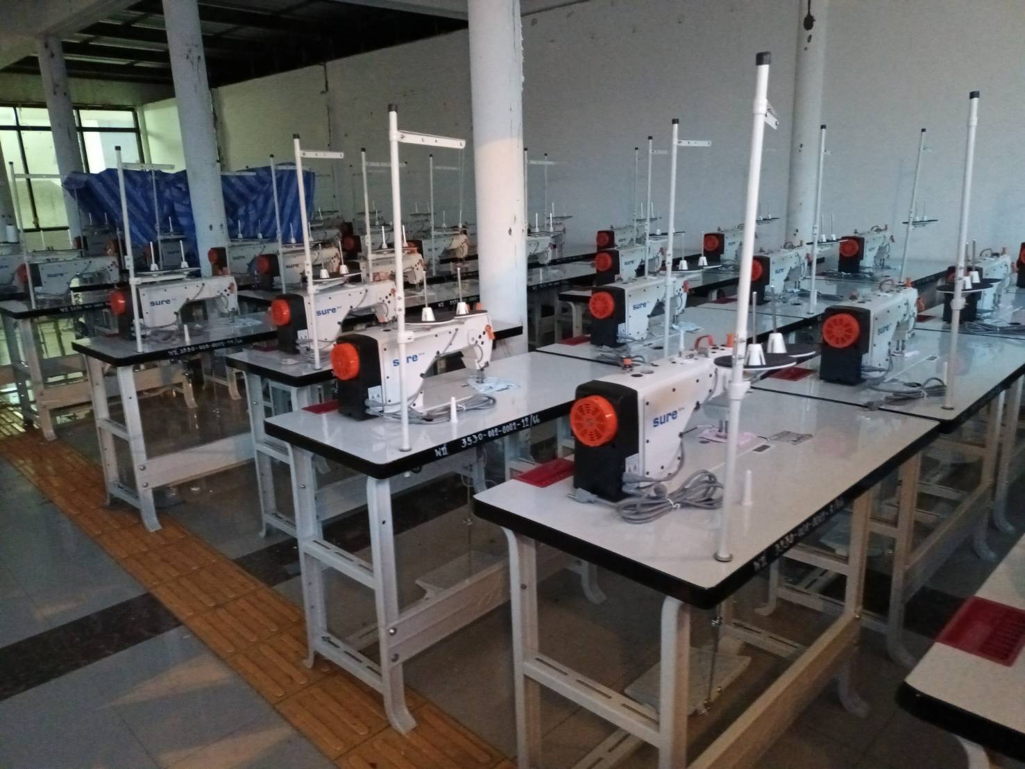 พช.หนองคาย ส่งมอบจักรเย็บผ้าให้กลุ่มผู้ผลิต ผู้ประกอบการ OTOP จังหวัดหนองคาย เพื่อยกระดับพัฒนาผลิตภัณฑ์ผ้าพื้นเมืองจังหวัดหนองคาย