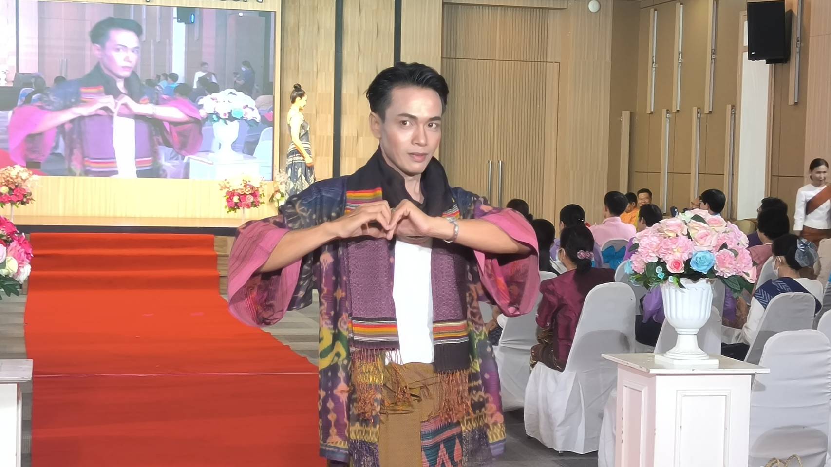 จ.หนองคาย จัดงานเดินแบบแสดงชุดผ้าไทย โครงการสืบสานอนุรักษ์ศิลป์ผ้าถิ่นไทย “ผ้าไทยใส่ให้สนุก”