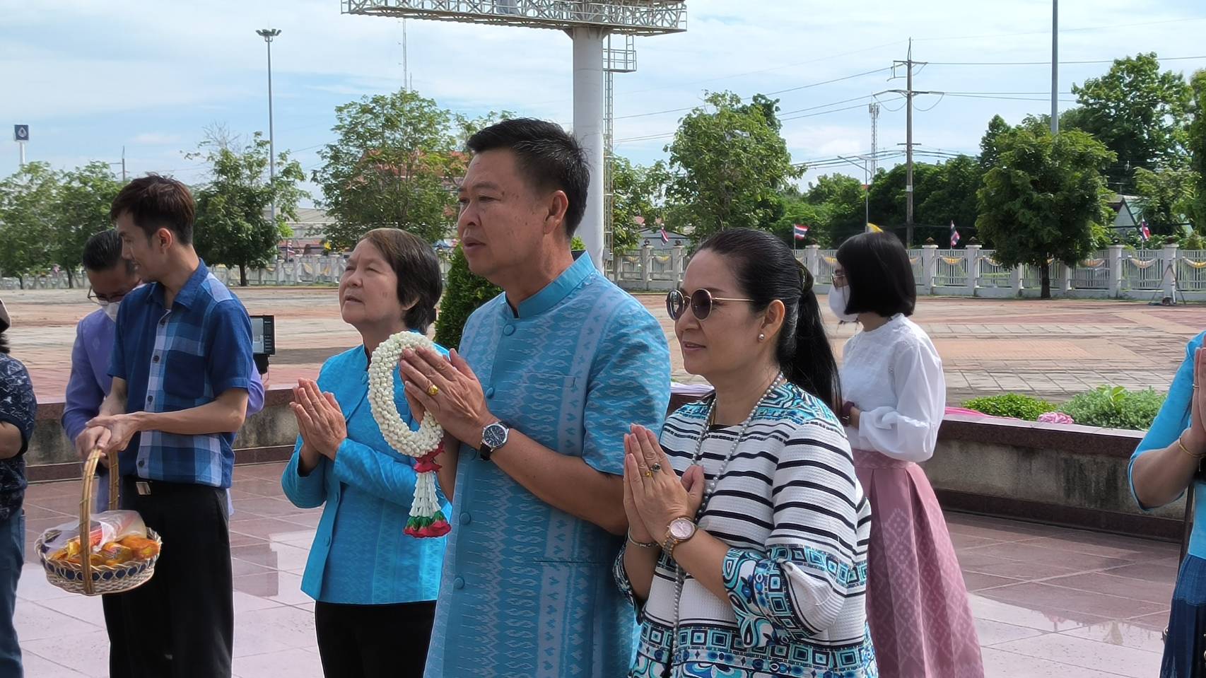 พัฒนาการจังหวัดหนองคาย สักการะสิ่งศักดิ์สิทธิ์ จ.หนองคาย และไหว้ลาผู้ว่าฯ รองผู้ว่าฯ ก่อนเข้าดำรงตำแหน่งเลขานุการกรมฯ