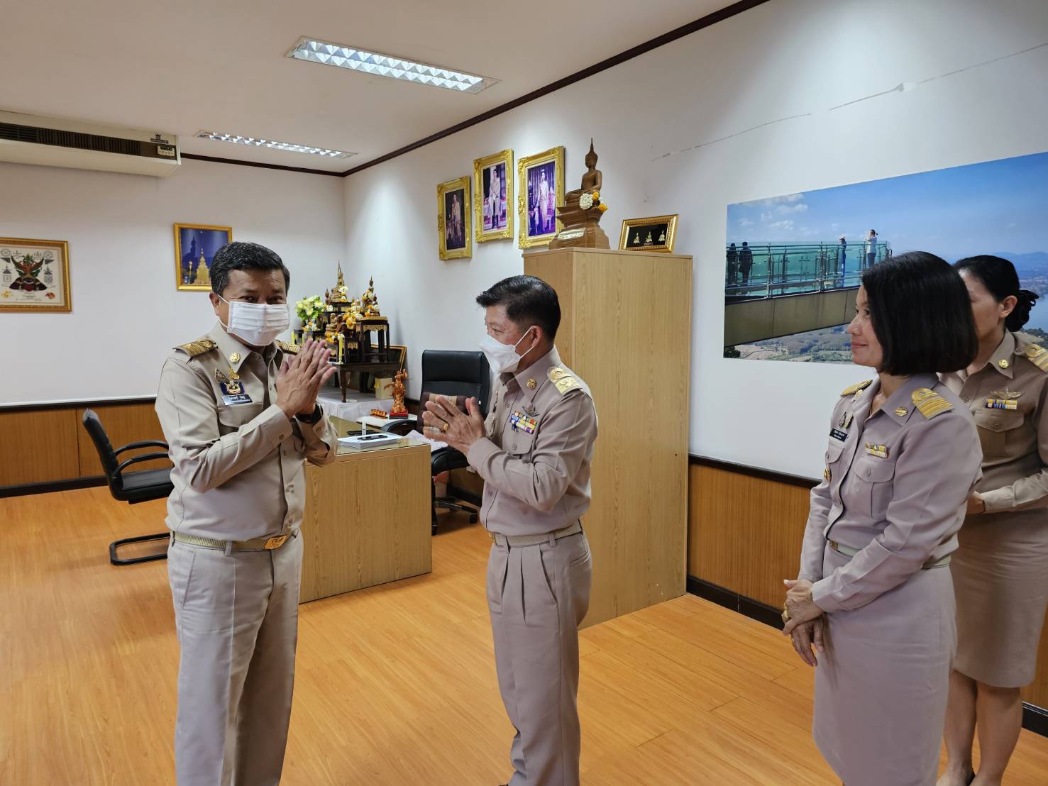 พจ.หนองคาย สักการะสิ่งศักดิ์สิทธิ์ เมืองหนองคาย และรายงานตัวกับรองผู้ว่าฯ เนื่องในโอกาสย้ายมาดำรงตำแหน่งฯ