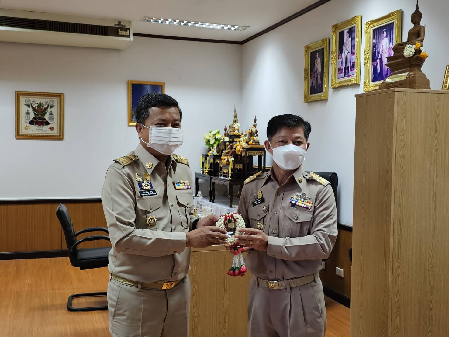พจ.หนองคาย สักการะสิ่งศักดิ์สิทธิ์ เมืองหนองคาย และรายงานตัวกับรองผู้ว่าฯ เนื่องในโอกาสย้ายมาดำรงตำแหน่งฯ