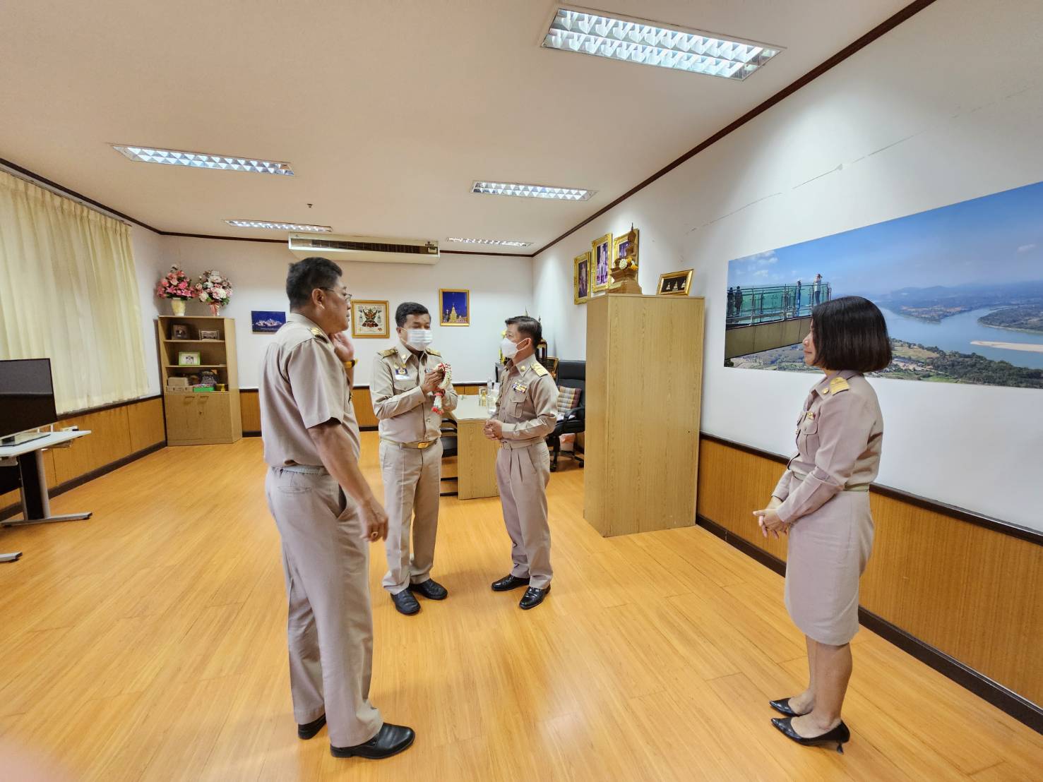 พจ.หนองคาย สักการะสิ่งศักดิ์สิทธิ์ เมืองหนองคาย และรายงานตัวกับรองผู้ว่าฯ เนื่องในโอกาสย้ายมาดำรงตำแหน่งฯ