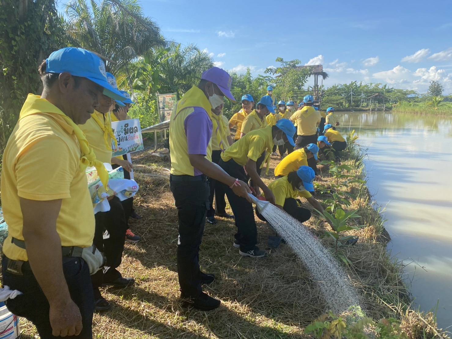 พช.หนองคาย ร่วมกับศูนย์ผู้นำจิตอาสาพัฒนาชุมชน รวมพลังจัดกิจกรรม “จิตอาสาพัฒนาชุมชน เอามื้อสามัคคี ทำความดีถวายในหลวง” เฉลิมพระเกียรติพระบาทสมเด็จพระวชิรเกล้าเจ้าอยู่หัว เนื่องในโอกาสวันเฉลิมพระชนมพรรษา 28 กรกฎาคม 2566 โดยศูนย์ผู้นำจิตอาสาพัฒนาชุมชน