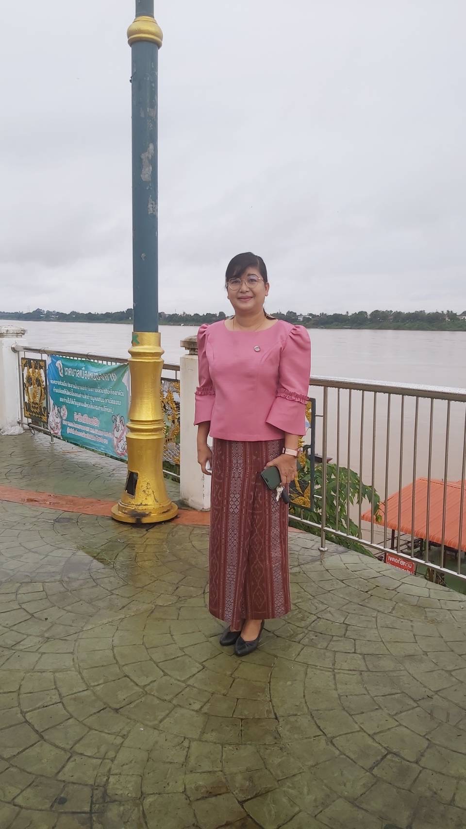 พช.หนองคาย ร่วมกิจกรรม “นุ่งผ้าไทย ใส่บาตรริมโขง” เนื่องในโอกาสฉลองพระชนมายุ 8 รอบ สมเด็จพระอริยวงศาคตญาณ สมเด็จพระสังฆราช สกลมหาสังฆปริณายก