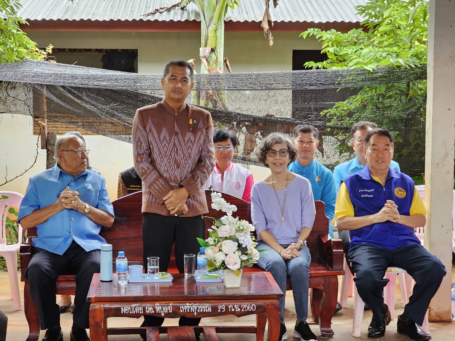 หนองคาย เดินหน้าขับเคลื่อนการขจัดความยากจนฯ มอบปัจจัยการประกอบอาชีพ และมอบบ้านปันสุข