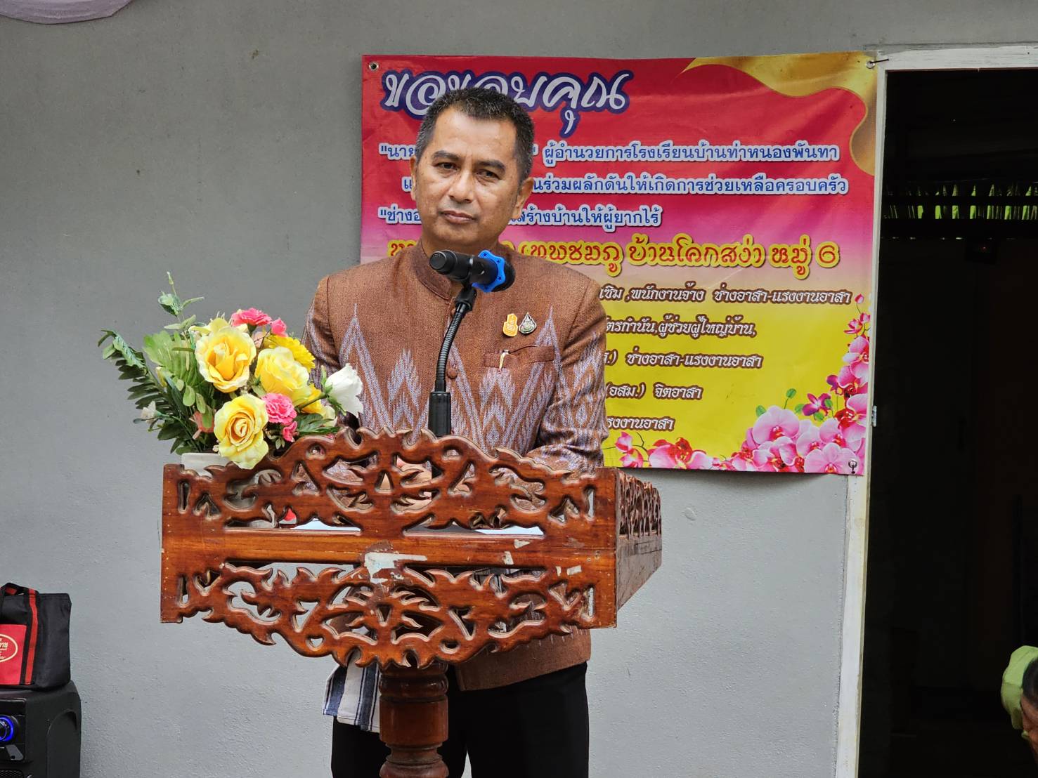 หนองคาย เดินหน้าขับเคลื่อนการขจัดความยากจนฯ มอบปัจจัยการประกอบอาชีพ และมอบบ้านปันสุข