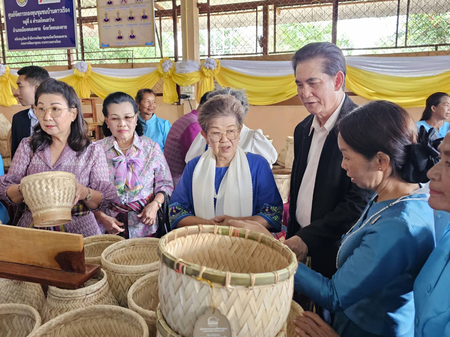 พช. หนองคาย จับมือกลุ่มจักสานบ้านดาวเรืองเข้ารับการคัดเลือกหมู่บ้านหัตถกรรมเพื่อเข้ารับรางวัล ” หม่อมงามจิตต์ บุรฉัตร” รางวัลสร้างเสริมคนดีมีคุณธรรม ประจำปี 2566