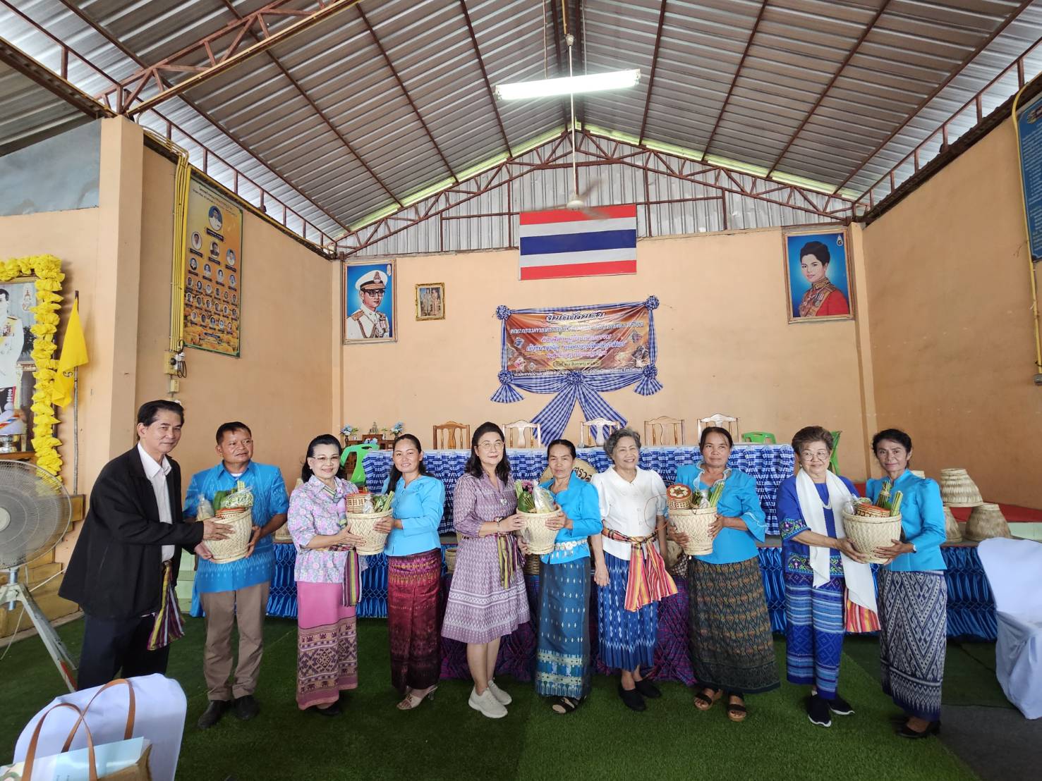 พช. หนองคาย จับมือกลุ่มจักสานบ้านดาวเรืองเข้ารับการคัดเลือกหมู่บ้านหัตถกรรมเพื่อเข้ารับรางวัล ” หม่อมงามจิตต์ บุรฉัตร” รางวัลสร้างเสริมคนดีมีคุณธรรม ประจำปี 2566