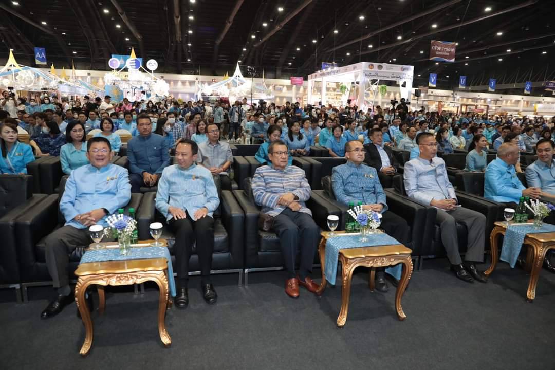 งานยิ่งใหญ่แห่งปี จังหวัดหนองคาย ร่วมพิธีเปิดงาน “ศิลปาชีพประทีปไทย OTOP หลอมดวงใจ ด้วยพระบารมี” ปี 2566