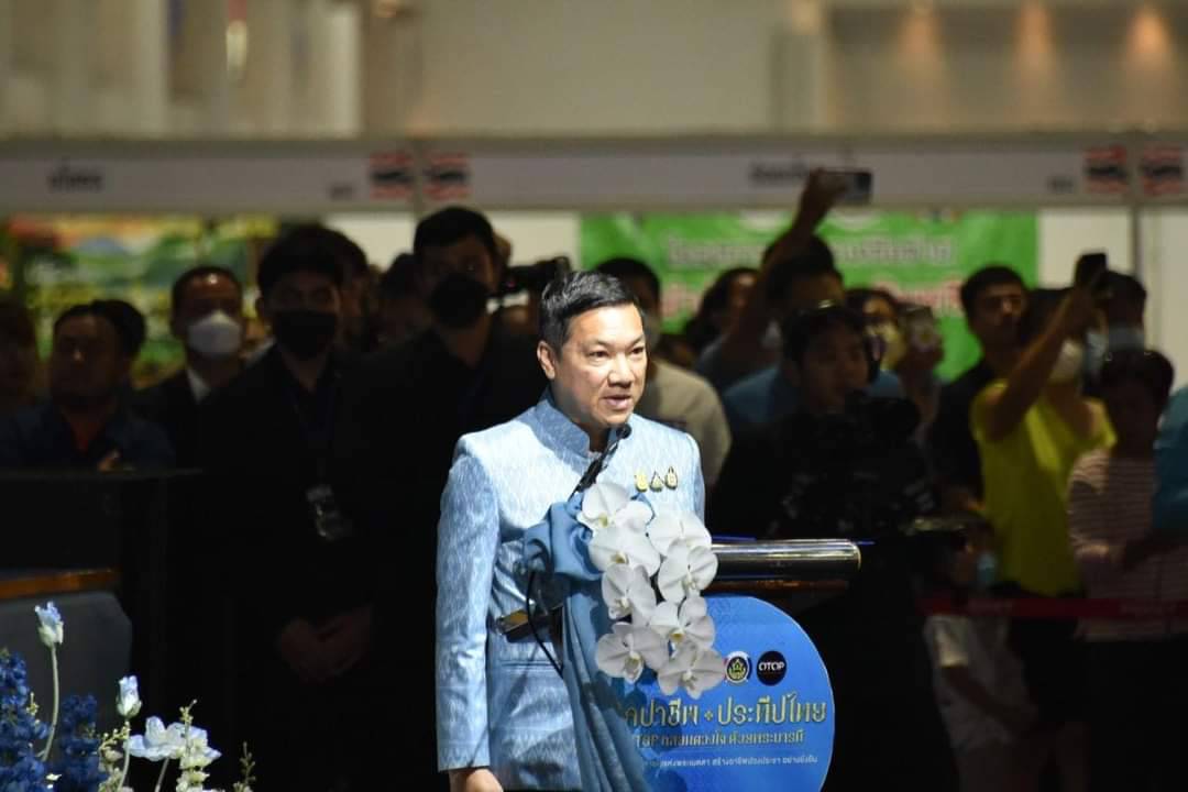 งานยิ่งใหญ่แห่งปี จังหวัดหนองคาย ร่วมพิธีเปิดงาน “ศิลปาชีพประทีปไทย OTOP หลอมดวงใจ ด้วยพระบารมี” ปี 2566