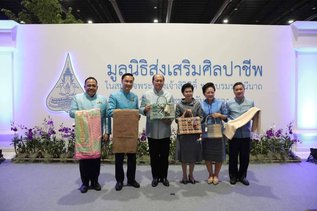 งานยิ่งใหญ่แห่งปี จังหวัดหนองคาย ร่วมพิธีเปิดงาน “ศิลปาชีพประทีปไทย OTOP หลอมดวงใจ ด้วยพระบารมี” ปี 2566