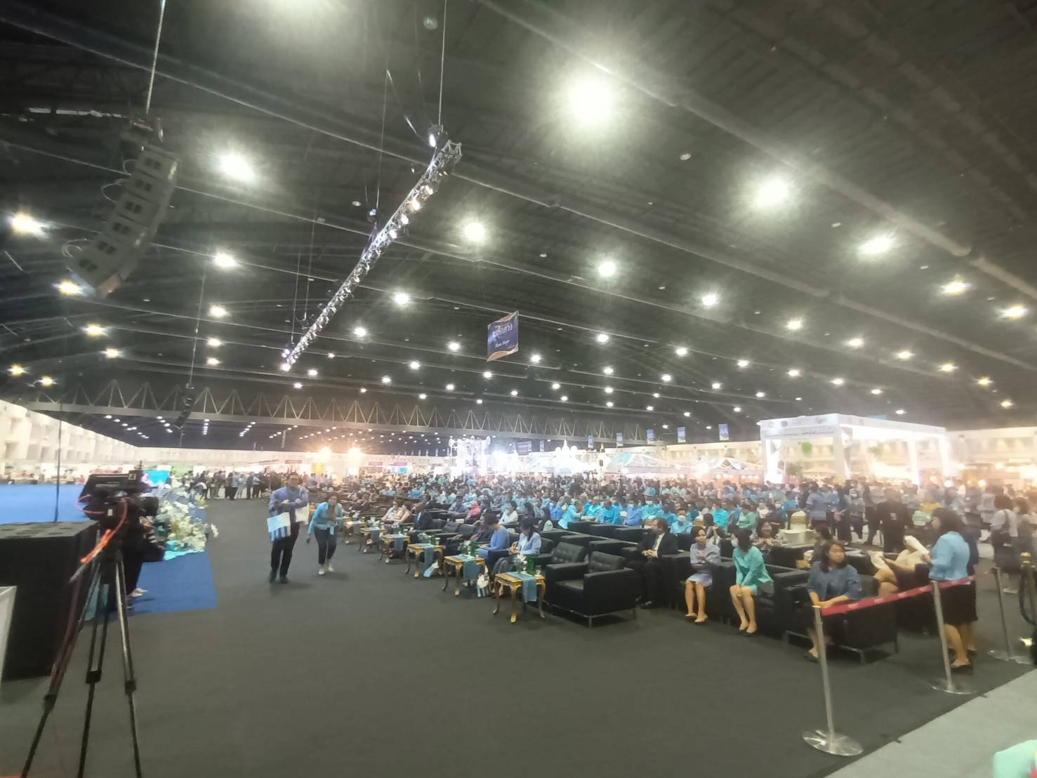 งานยิ่งใหญ่แห่งปี จังหวัดหนองคาย ร่วมพิธีเปิดงาน “ศิลปาชีพประทีปไทย OTOP หลอมดวงใจ ด้วยพระบารมี” ปี 2566