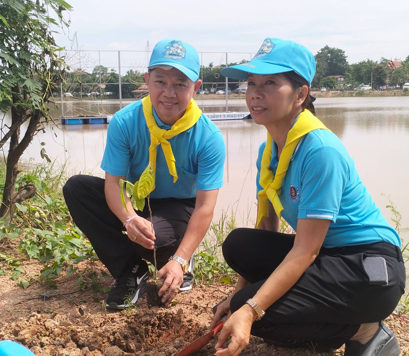 พช.หนองคาย ร่วมกิจกรรมจิตอาสาพัฒนาเฉลิมพระเกียรติสมเด็จพระนางเจ้าสิริกิติ์ พระบรมราชินีนาถ พระบรมราชชนนีพันปีหลวง