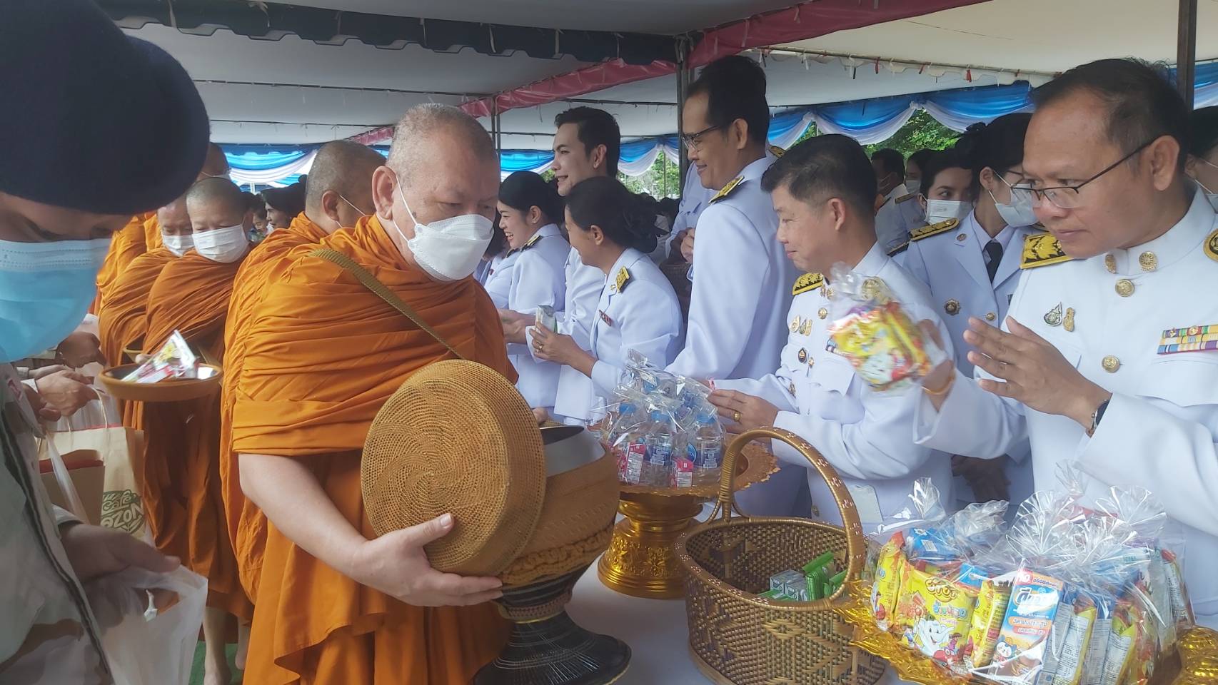 พช.หนองคาย ร่วมกิจกรรมทำบุญตักบาตรและพิธีทางศาสนามหามงคล วันแม่แห่งชาติ 12 สิงหาคม 2566