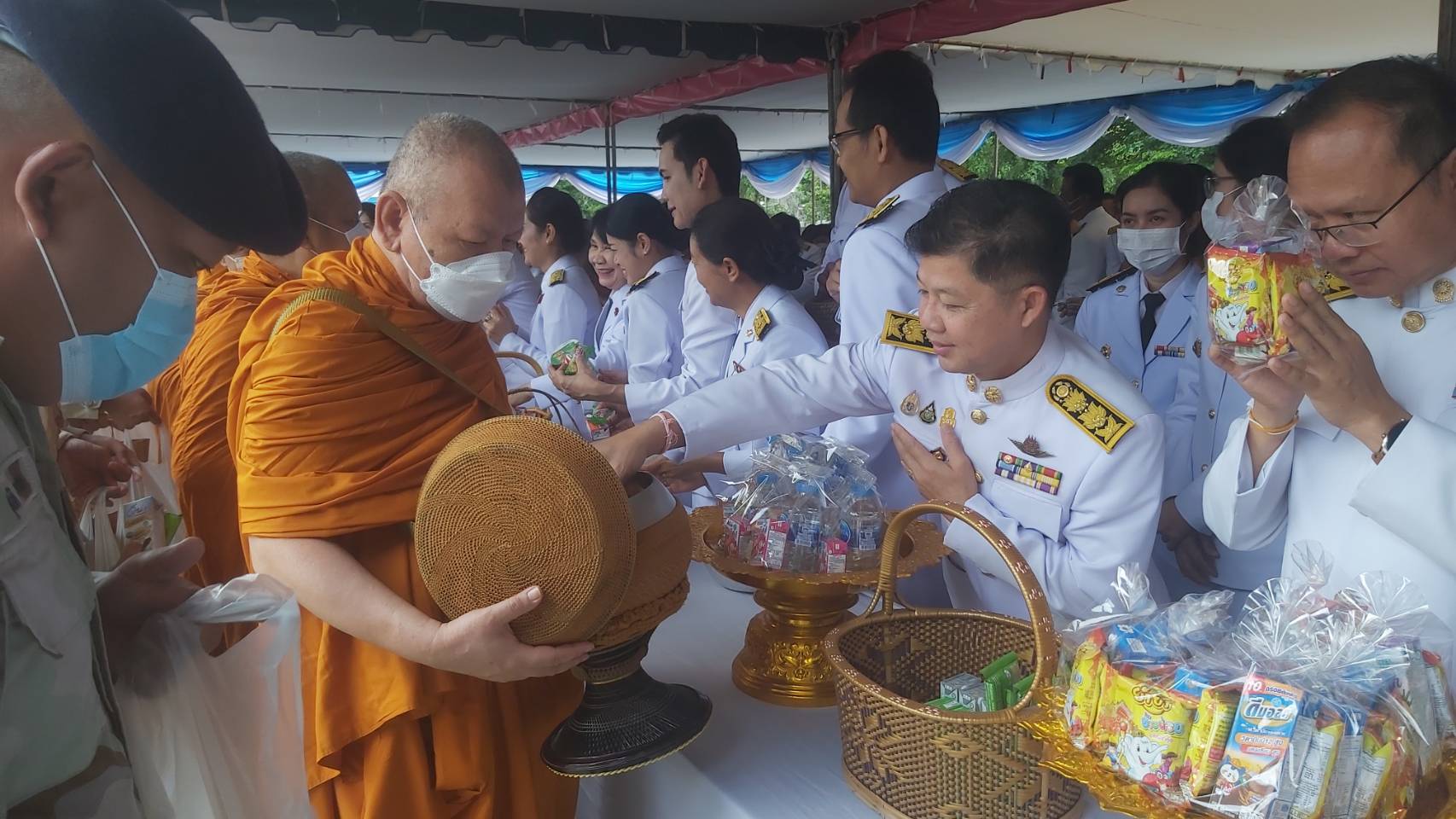 พช.หนองคาย ร่วมกิจกรรมทำบุญตักบาตรและพิธีทางศาสนามหามงคล วันแม่แห่งชาติ 12 สิงหาคม 2566