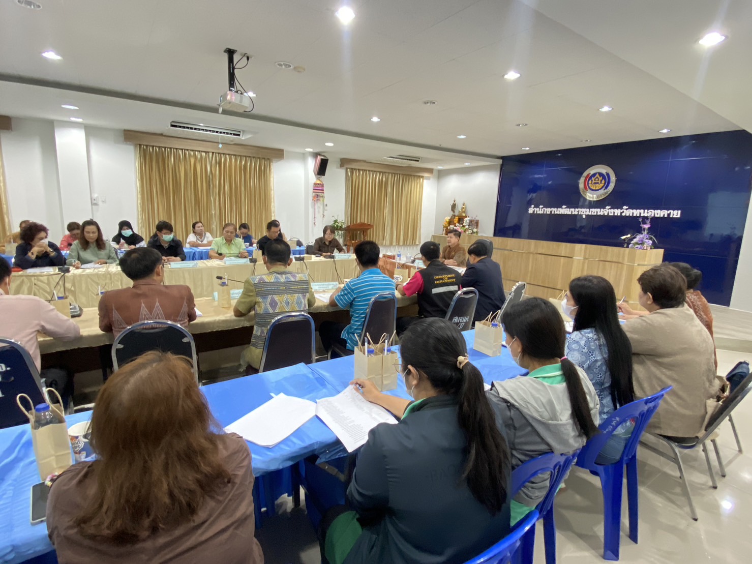 พช.หนองคาย ดำเนินการประชุมปรึกษาหารือเกี่ยวกับการบริหารจัดการศูนย์แสดงและจำหน่ายผลิตภัณฑ์ OTOP จังหวัดหนองคาย