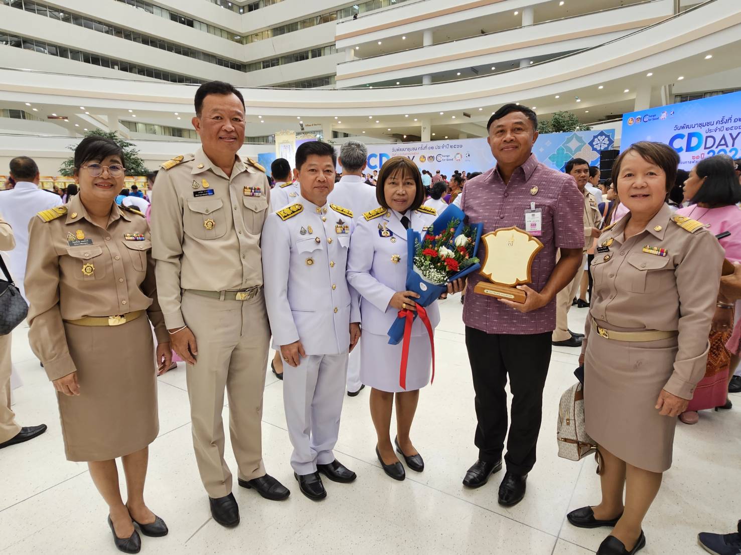 สุดยอดรางวัลผลสำเร็จแห่งการพัฒนา พช.หนองคาย นำคณะฯ ร่วมงานและรับโล่รางวัล “วันพัฒนาชุมชน ครั้งที่ 12 CD DAY 2023″