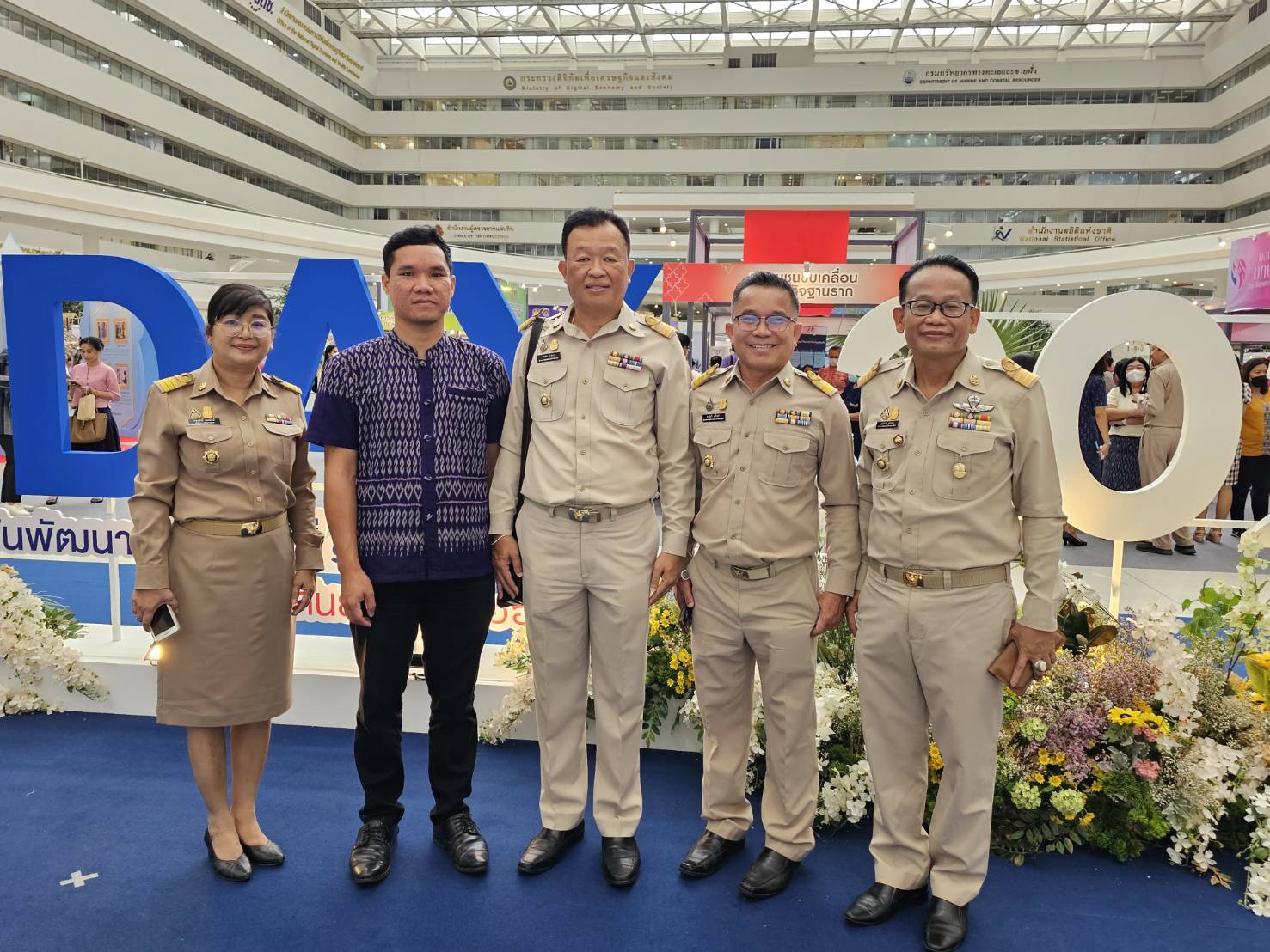 สุดยอดรางวัลผลสำเร็จแห่งการพัฒนา พช.หนองคาย นำคณะฯ ร่วมงานและรับโล่รางวัล “วันพัฒนาชุมชน ครั้งที่ 12 CD DAY 2023″