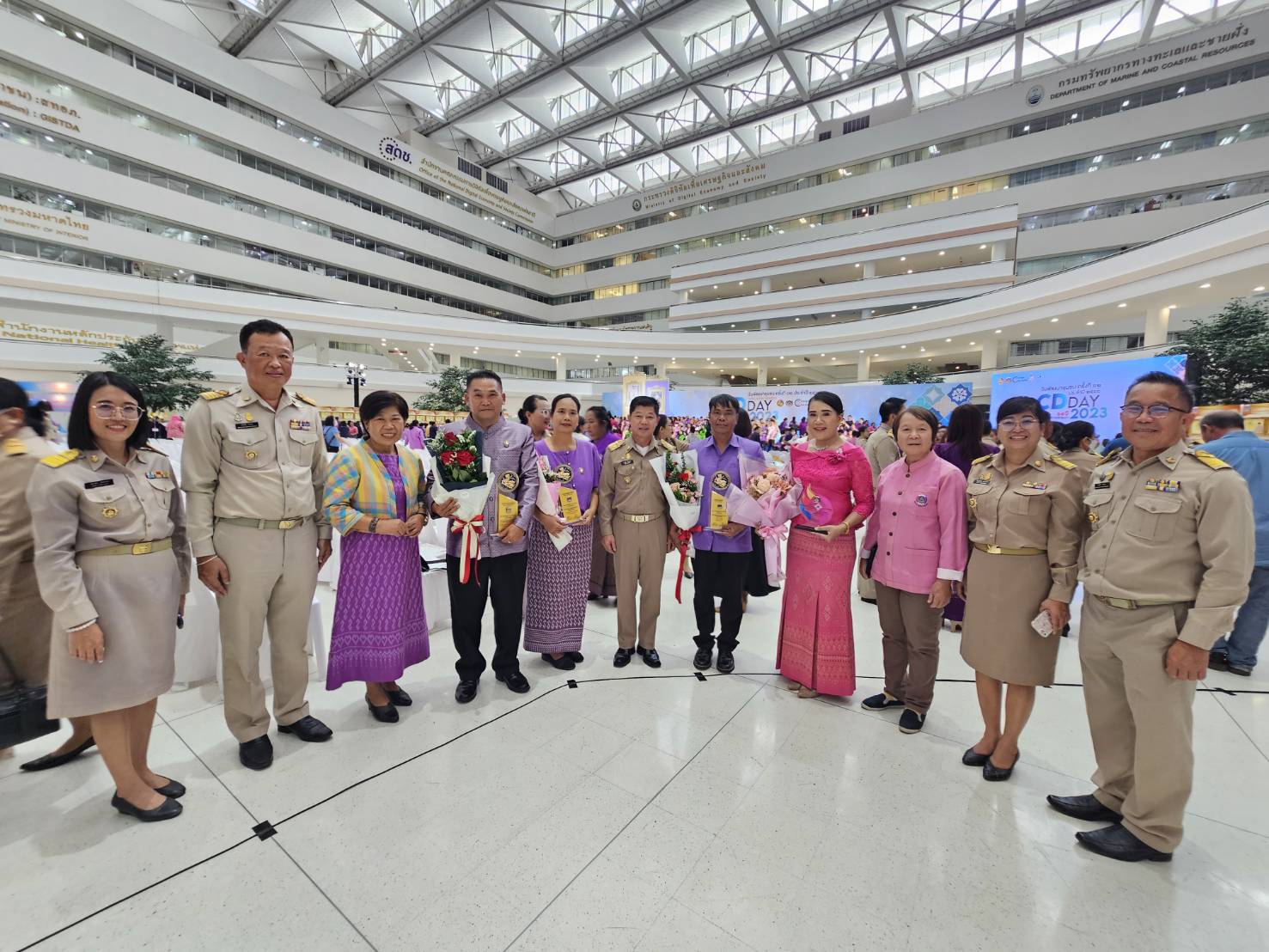 สุดยอดรางวัลผลสำเร็จแห่งการพัฒนา พช.หนองคาย นำคณะฯ ร่วมงานและรับโล่รางวัล “วันพัฒนาชุมชน ครั้งที่ 12 CD DAY 2023″