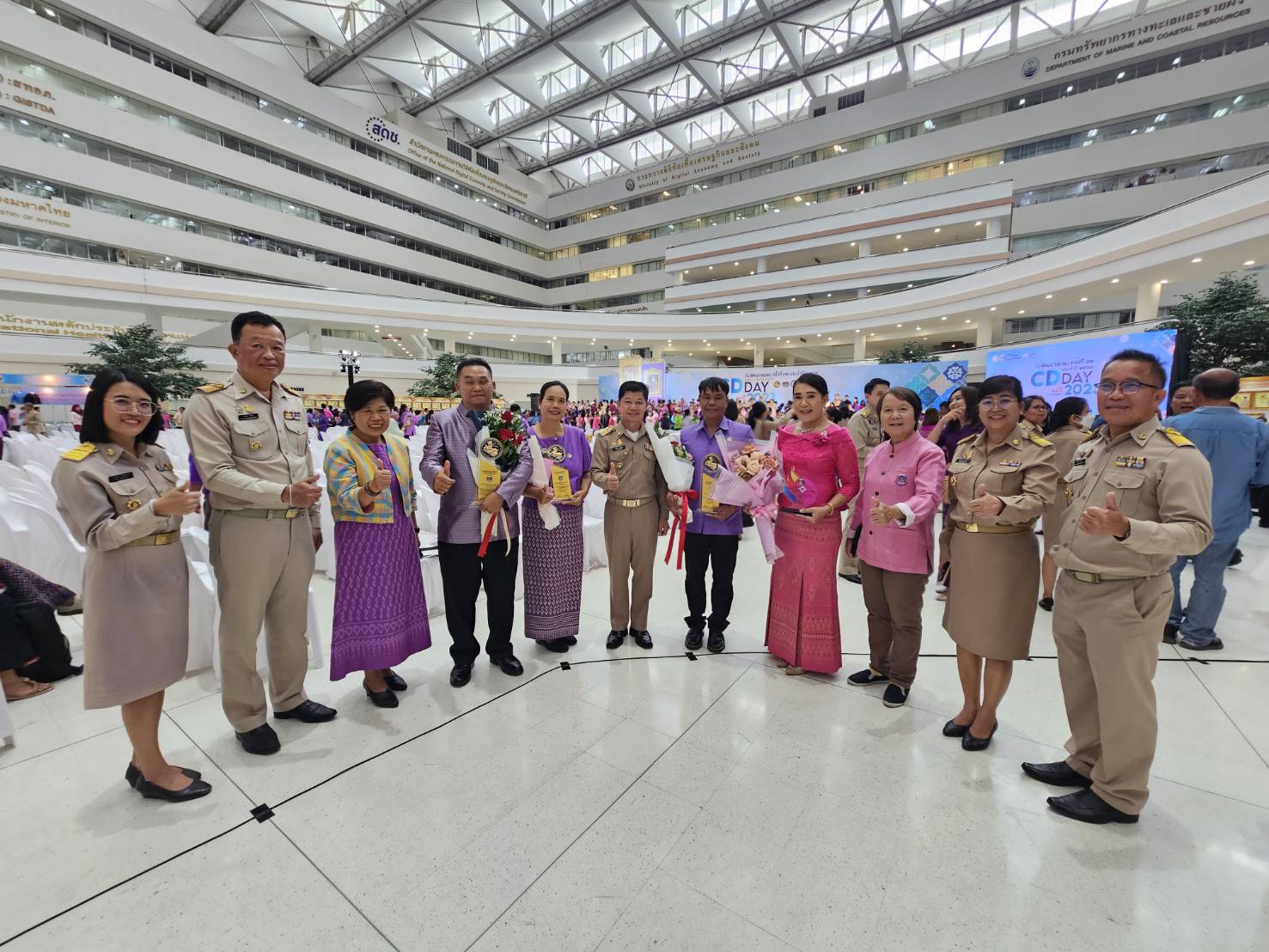 สุดยอดรางวัลผลสำเร็จแห่งการพัฒนา พช.หนองคาย นำคณะฯ ร่วมงานและรับโล่รางวัล “วันพัฒนาชุมชน ครั้งที่ 12 CD DAY 2023″