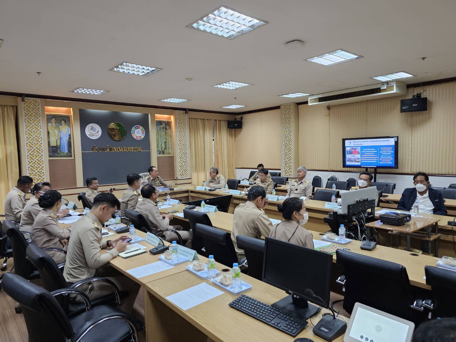 พช.หนองคาย ร่วมการประชุมขับเคลื่อนนโยบายของรัฐบาลและภารกิจสำคัญของกระทรวงมหาดไทย ผ่านระบบโทรทัศน์กรมการปกครอง DOPA CHANNEL