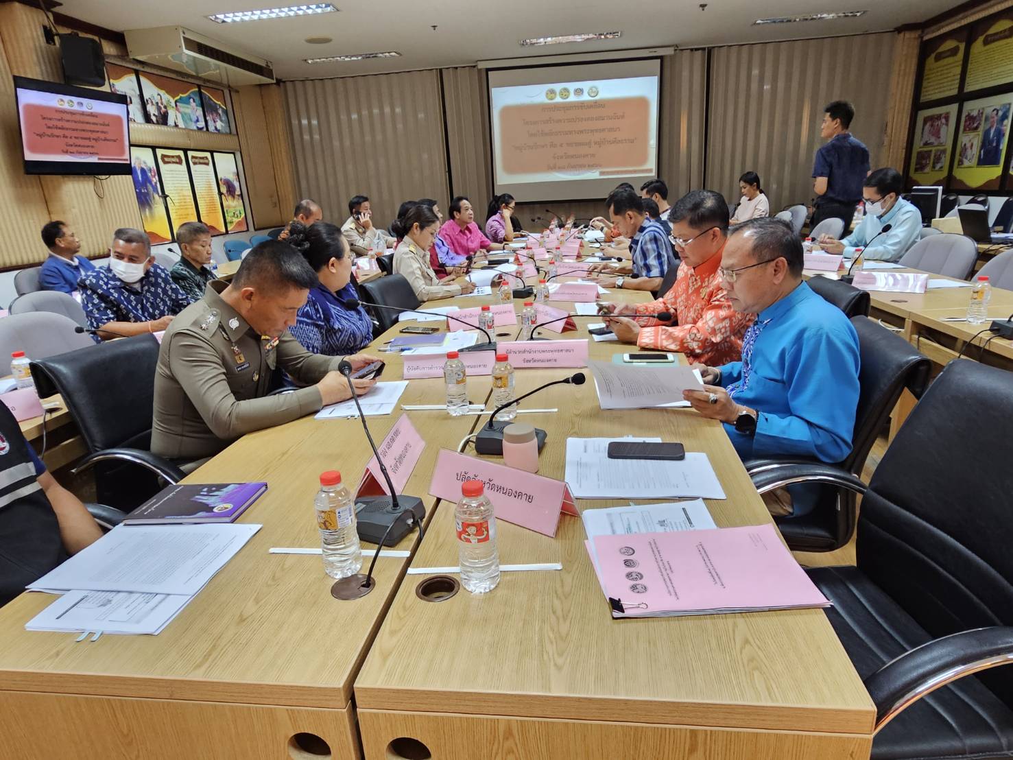 พช.หนองคาย ร่วมการประชุมคณะกรรมการขับเคลื่อนโครงการสร้างความปรองดองสมานฉันท์โดยใช้หลักธรรมทางพระพุทธศาสนา”หมู่บ้านรักษาศีล 5 ขยายผลสู่หมู่บ้านศีลธรรม” จังหวัดหนองคาย