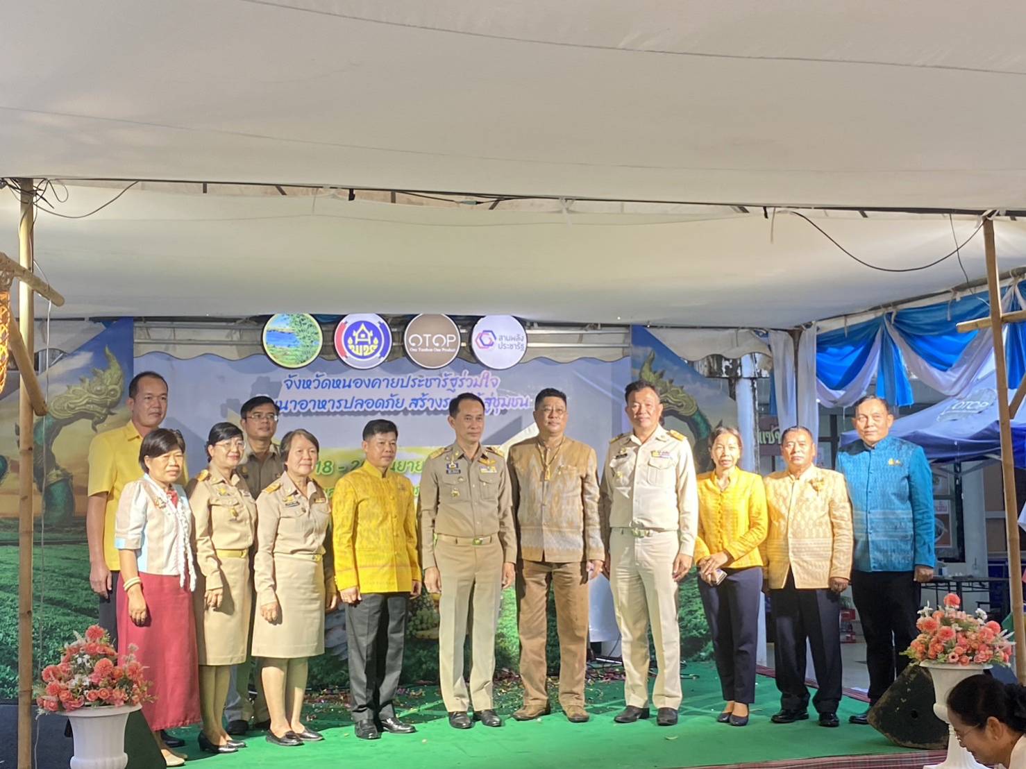 พช.หนองคาย ดำเนินโครงการส่งเสริมช่องทางการตลาดเครือข่ายเกษตรปลอดภัย ณ ศูนย์แสดงและจำหน่ายผลิตภัณฑ์ OTOP จังหวัดหนองคาย