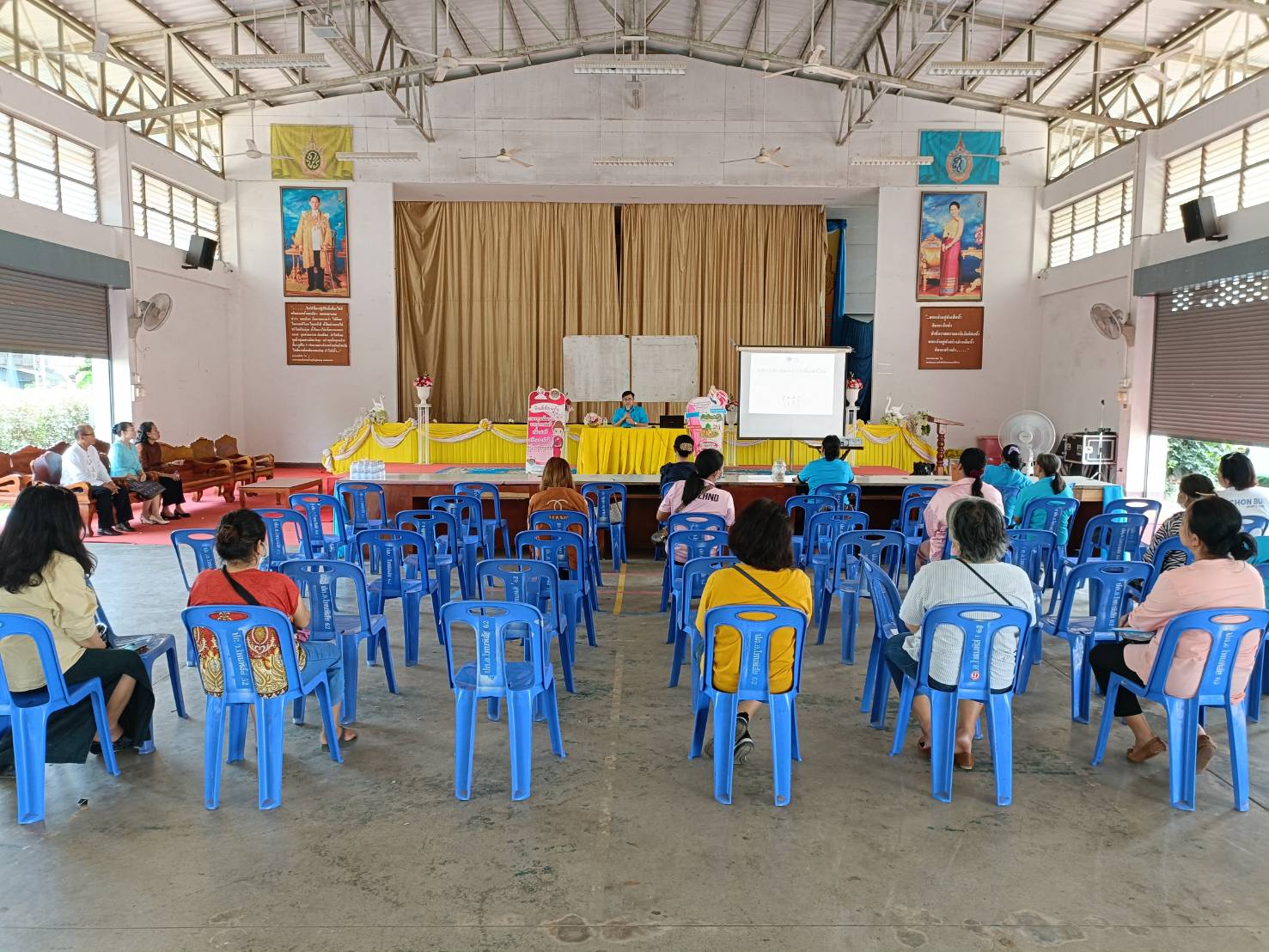 กองทุนพัฒนาบทบาทสตรีจังหวัดหนองคาย ลงพื้นที่ดำเนินการตามมาตรการลดความเดือดร้อน