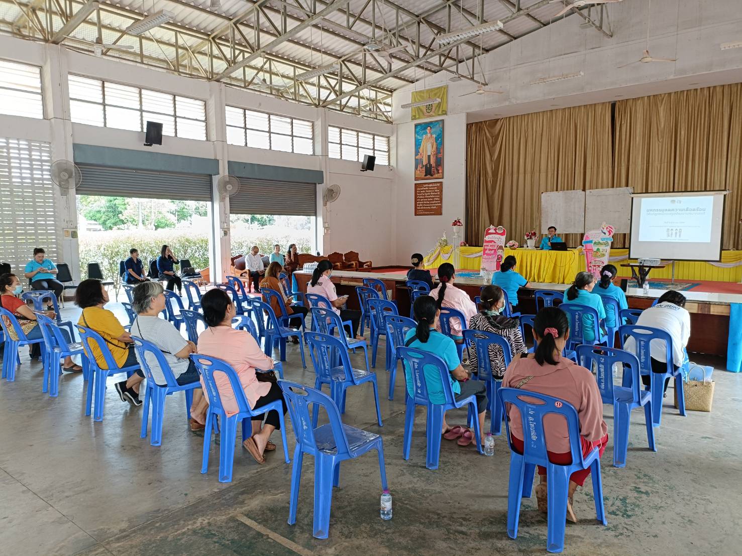 กองทุนพัฒนาบทบาทสตรีจังหวัดหนองคาย ลงพื้นที่ดำเนินการตามมาตรการลดความเดือดร้อน
