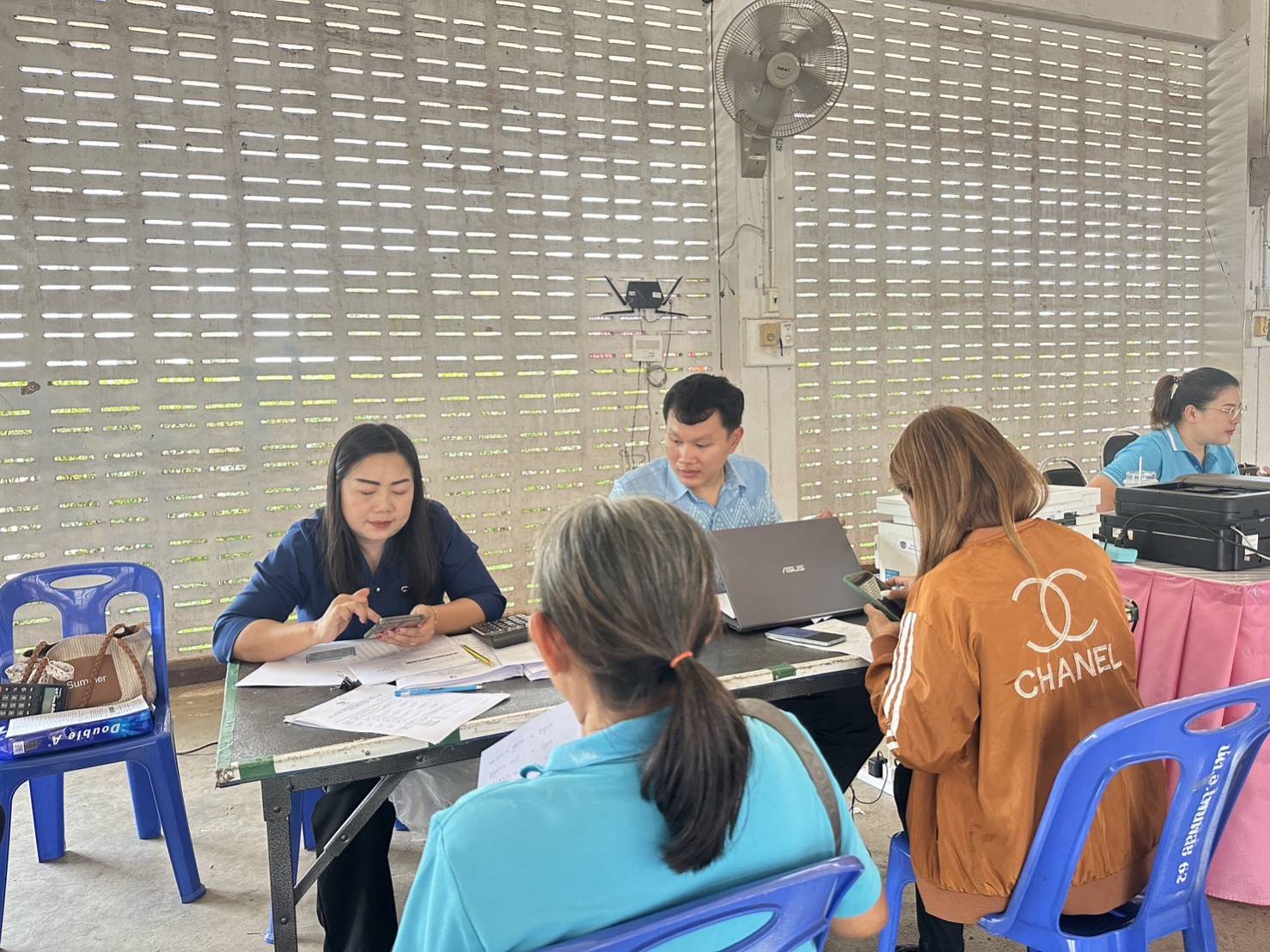 กองทุนพัฒนาบทบาทสตรีจังหวัดหนองคาย ลงพื้นที่ดำเนินการตามมาตรการลดความเดือดร้อน