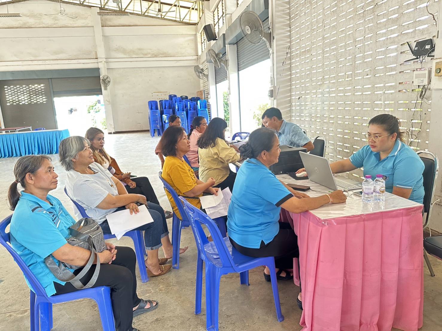 กองทุนพัฒนาบทบาทสตรีจังหวัดหนองคาย ลงพื้นที่ดำเนินการตามมาตรการลดความเดือดร้อน