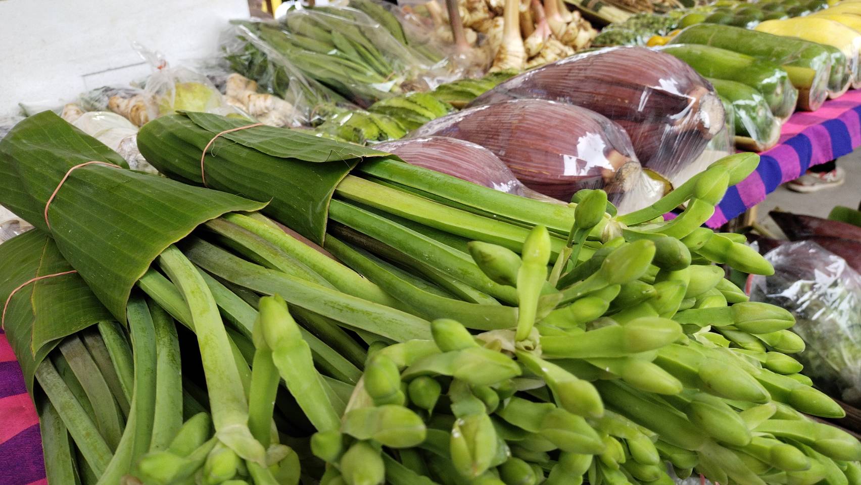 พช.หนองคาย ดำเนินโครงการส่งเสริมช่องทางการตลาดเครือข่ายเกษตรปลอดภัย ณ ศูนย์แสดงและจำหน่ายผลิตภัณฑ์ OTOP จังหวัดหนองคาย