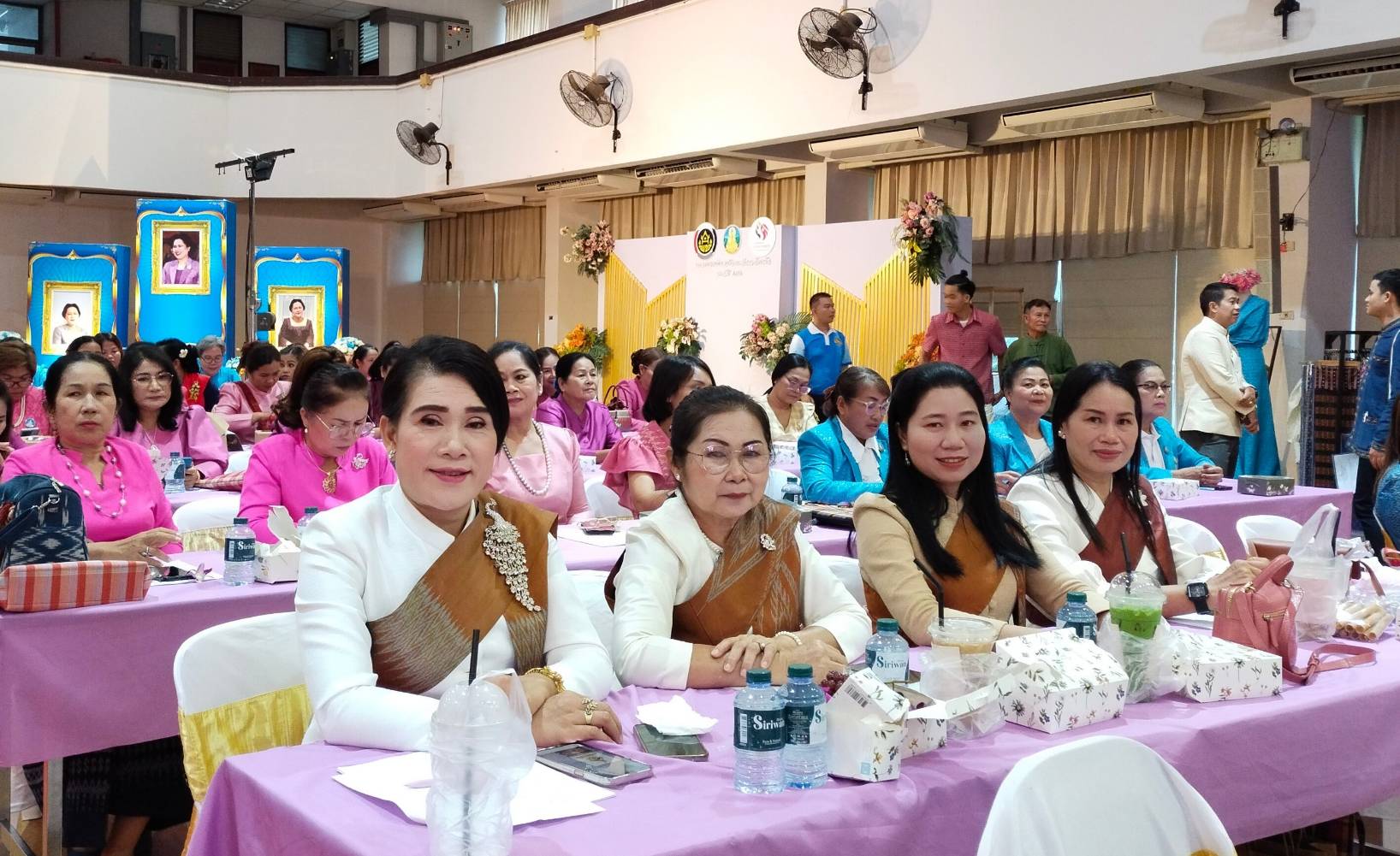 พช.หนองคาย พร้อมด้วยคณะกรรมการพัฒนาสตรีจังหวัดหนองคาย เข้าร่วมโครงการพัฒนาศักยภาพคณะกรรมการพัฒนาสตรีภาคตะวันออกเฉียงเหนือและเชิดชูเกียรติคนกองทุนพัฒนาบทบาทสตรี ประจำปี 2566