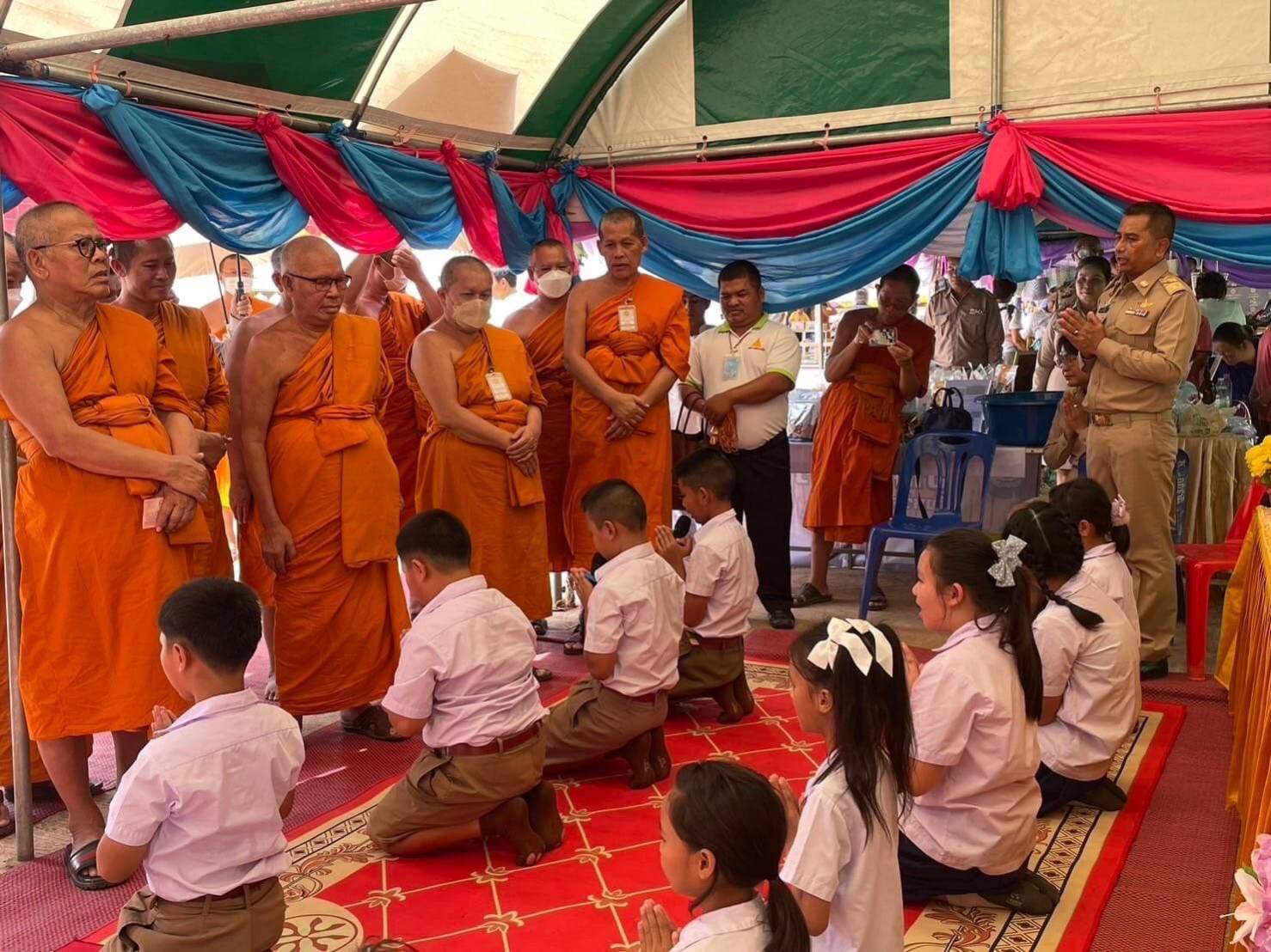 พช.หนองคาย ร่วมขับเคลื่อนโครงการ “หมู่บ้านรักษาศีล 5” ลงพื้นที่ตรวจเยี่ยมและติดตามผลการดำเนินงานโครงการสร้าง ความปรองดองสมานฉันท์โดยใช้หลักธรรมทางพระพุทธศาสนา “หมู่บ้านรักษาศีล 5 “หนตะวันออก ประจำปี 2566